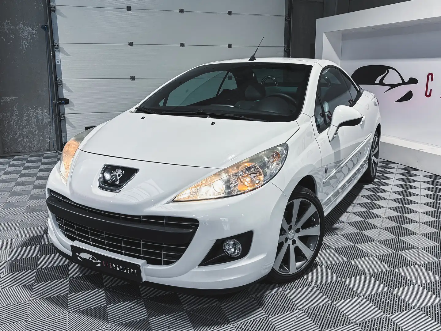 Peugeot 207 CC 1.6HDi Roland Garros, Climatisation, Jantes 17" Blanc - 1