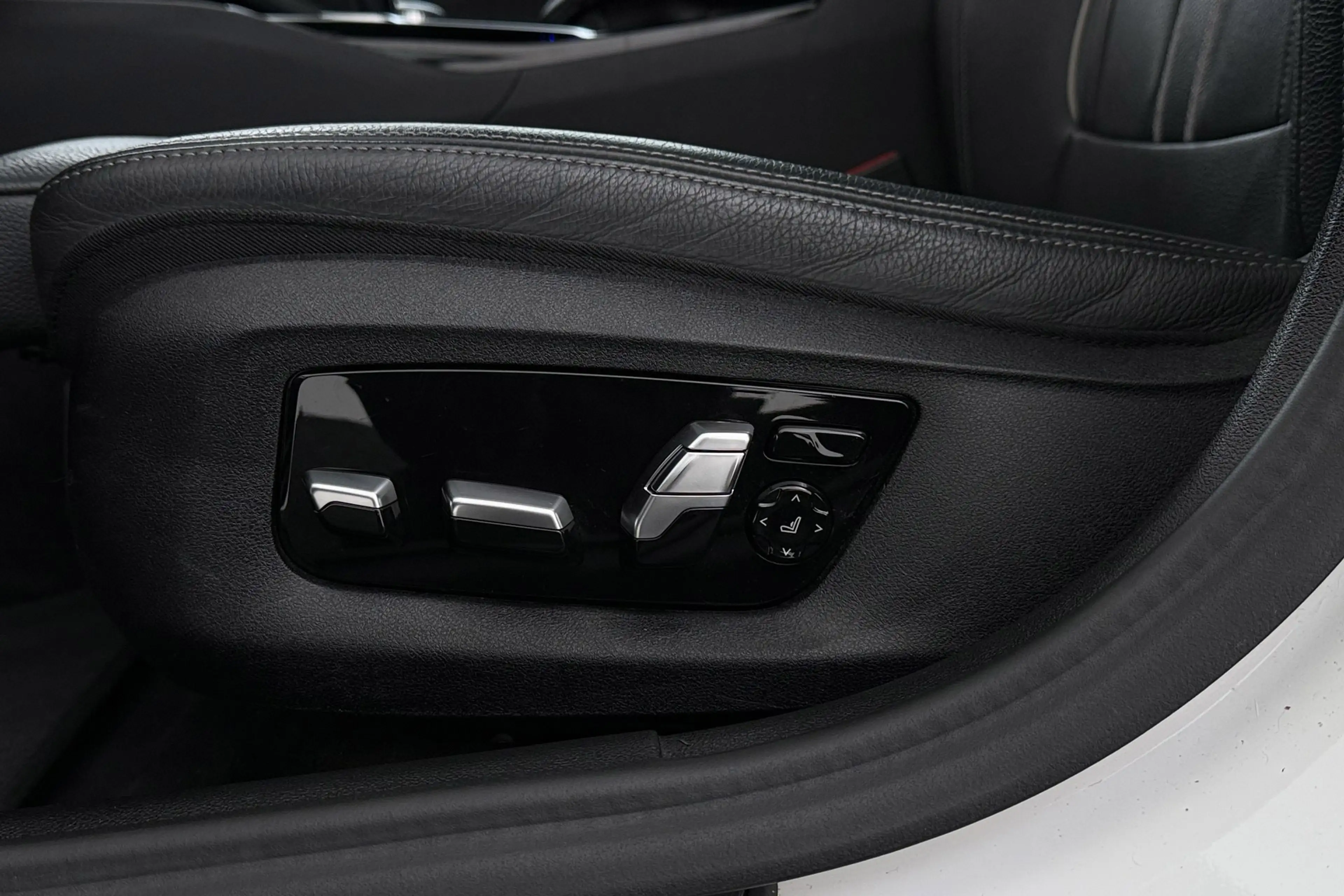 BMW 520 5-serie Touring 520i High Executive M-Sport | Pano — photo 15