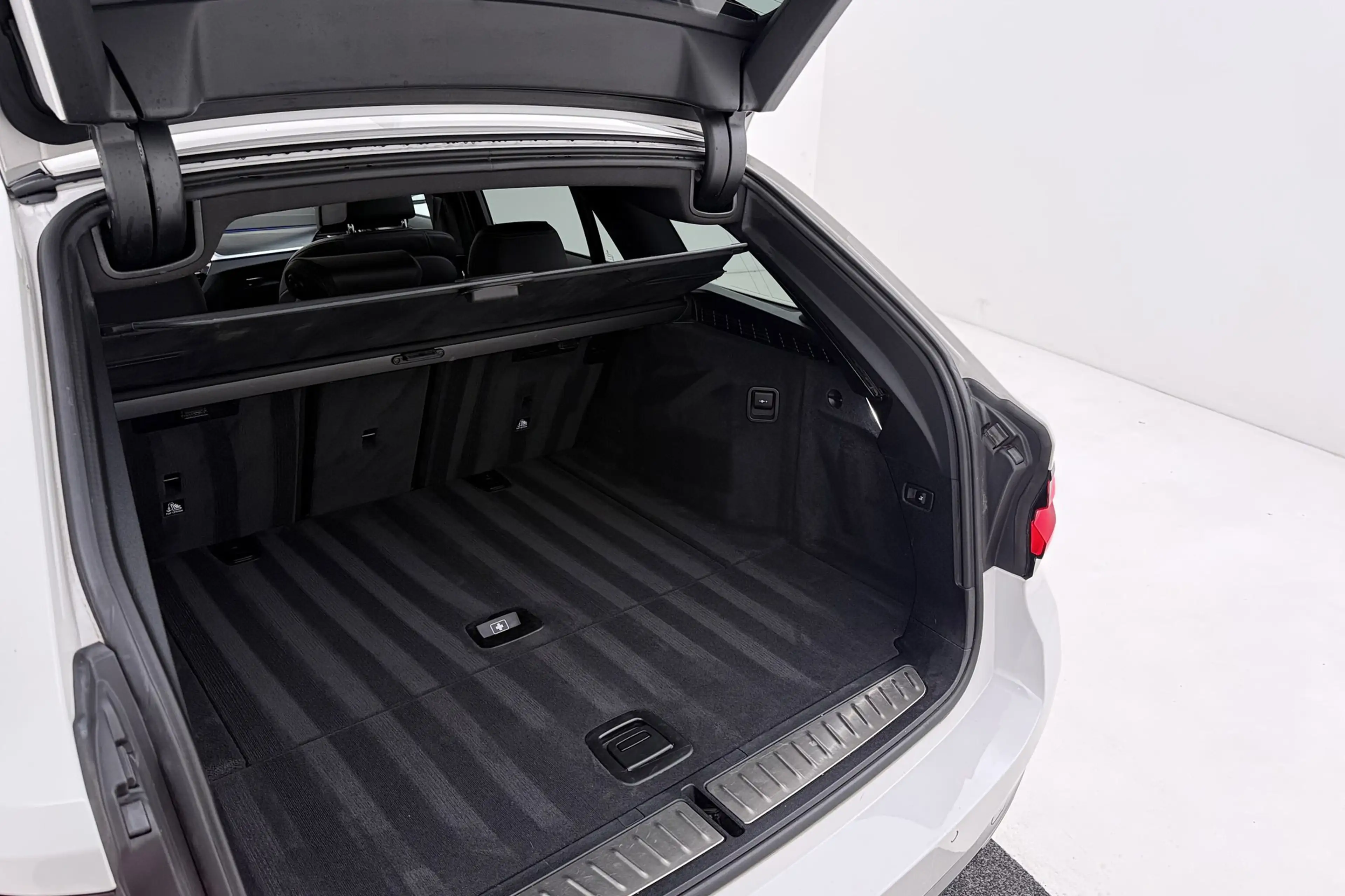 BMW 520 5-serie Touring 520i High Executive M-Sport | Pano — photo 48