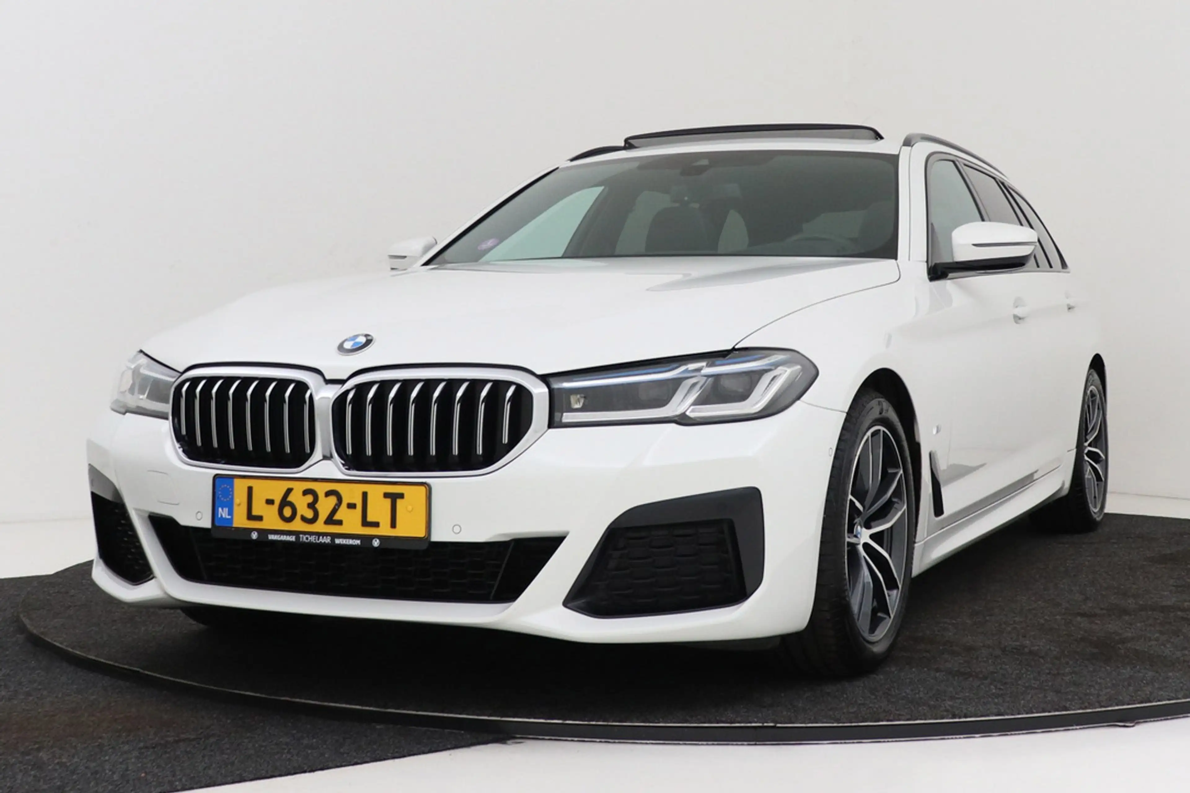 BMW 520 5-serie Touring 520i High Executive M-Sport | Pano — photo 14
