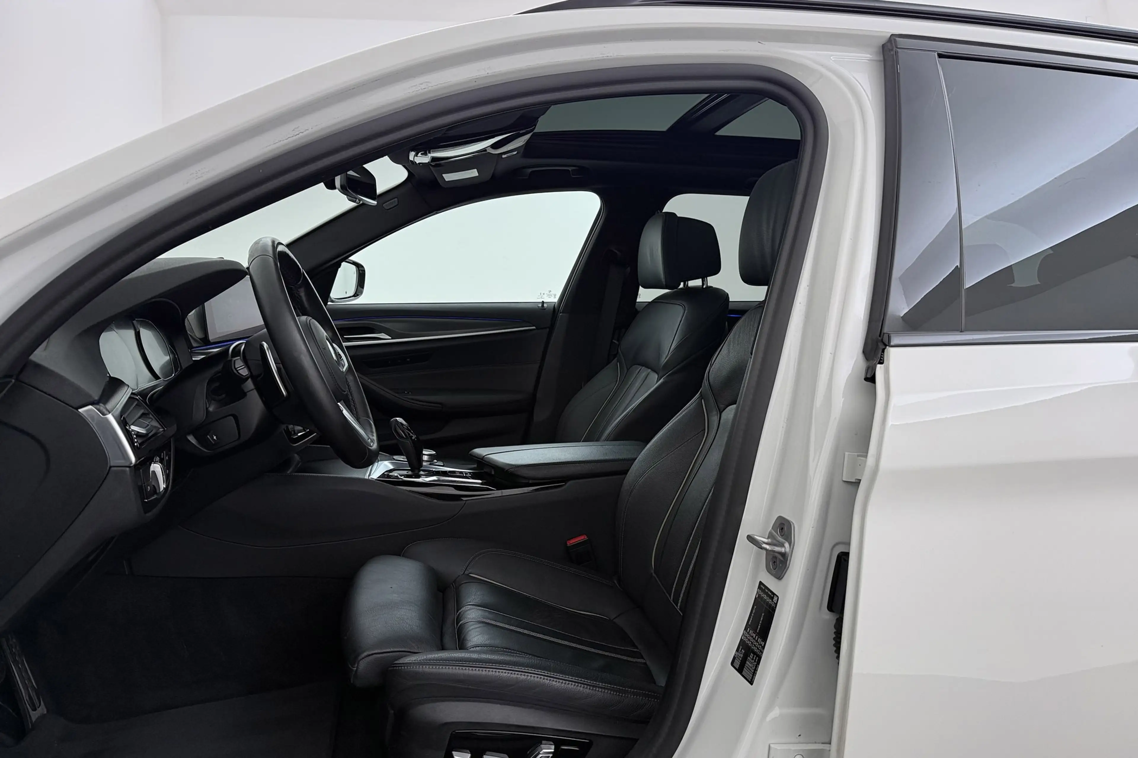 BMW 520 5-serie Touring 520i High Executive M-Sport | Pano — photo 3