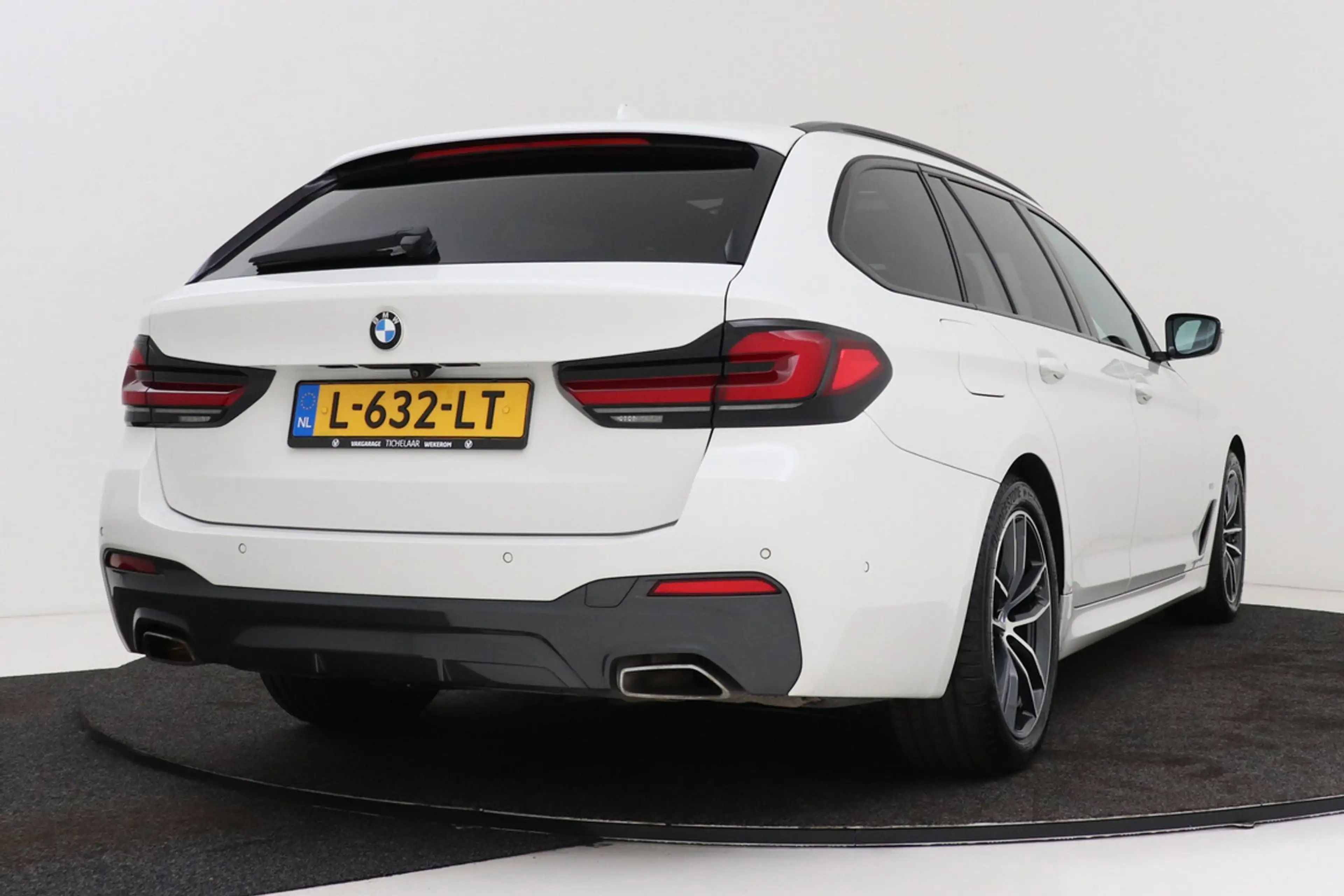 BMW 520 5-serie Touring 520i High Executive M-Sport | Pano — photo 10