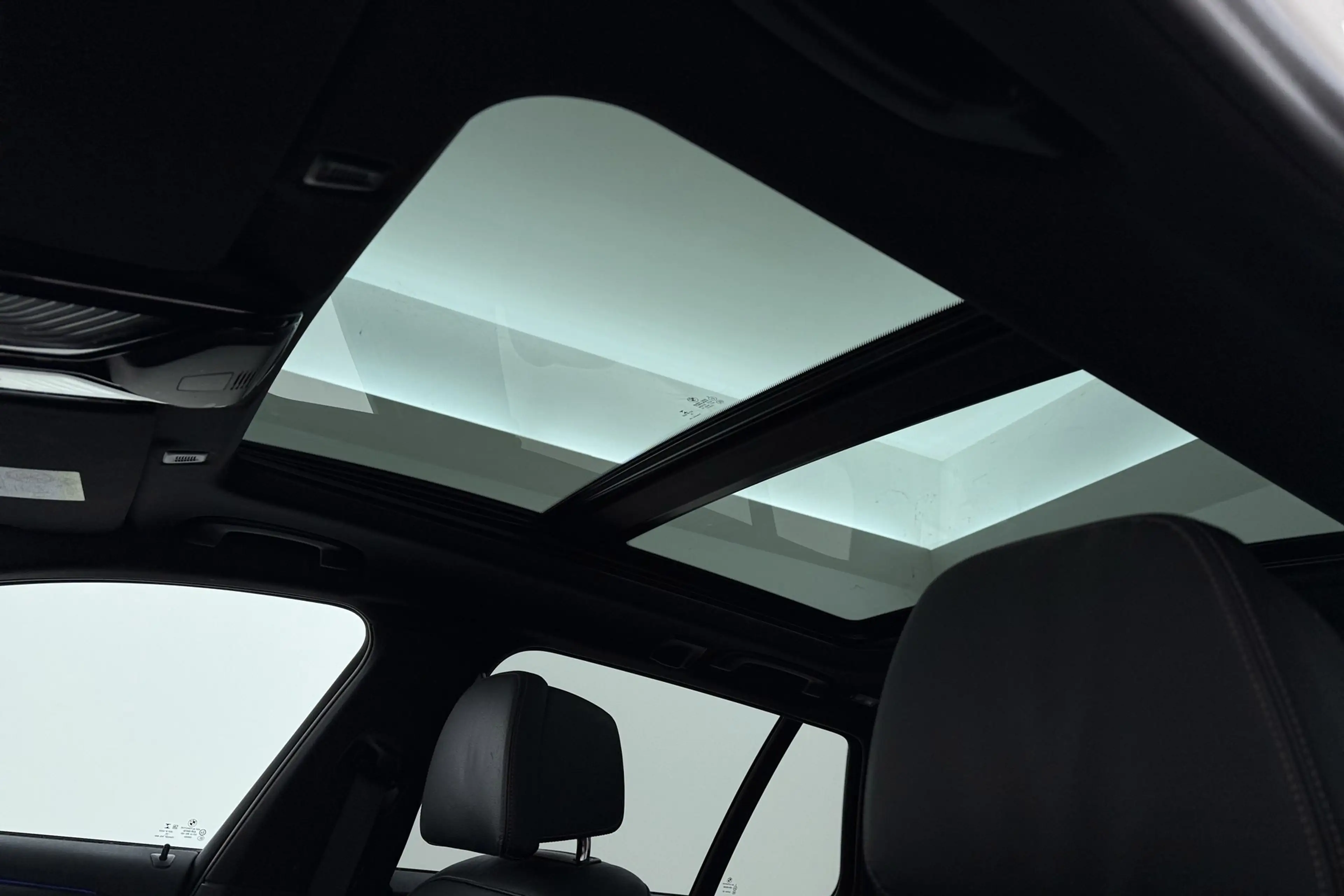 BMW 520 5-serie Touring 520i High Executive M-Sport | Pano — photo 4
