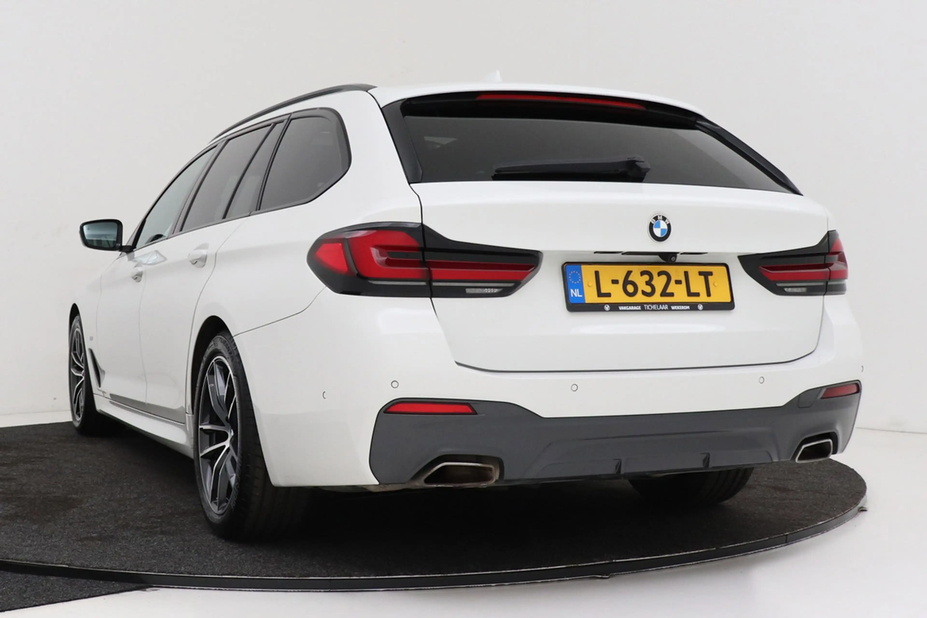 BMW 520 5-serie Touring 520i High Executive M-Sport | Pano — photo 9