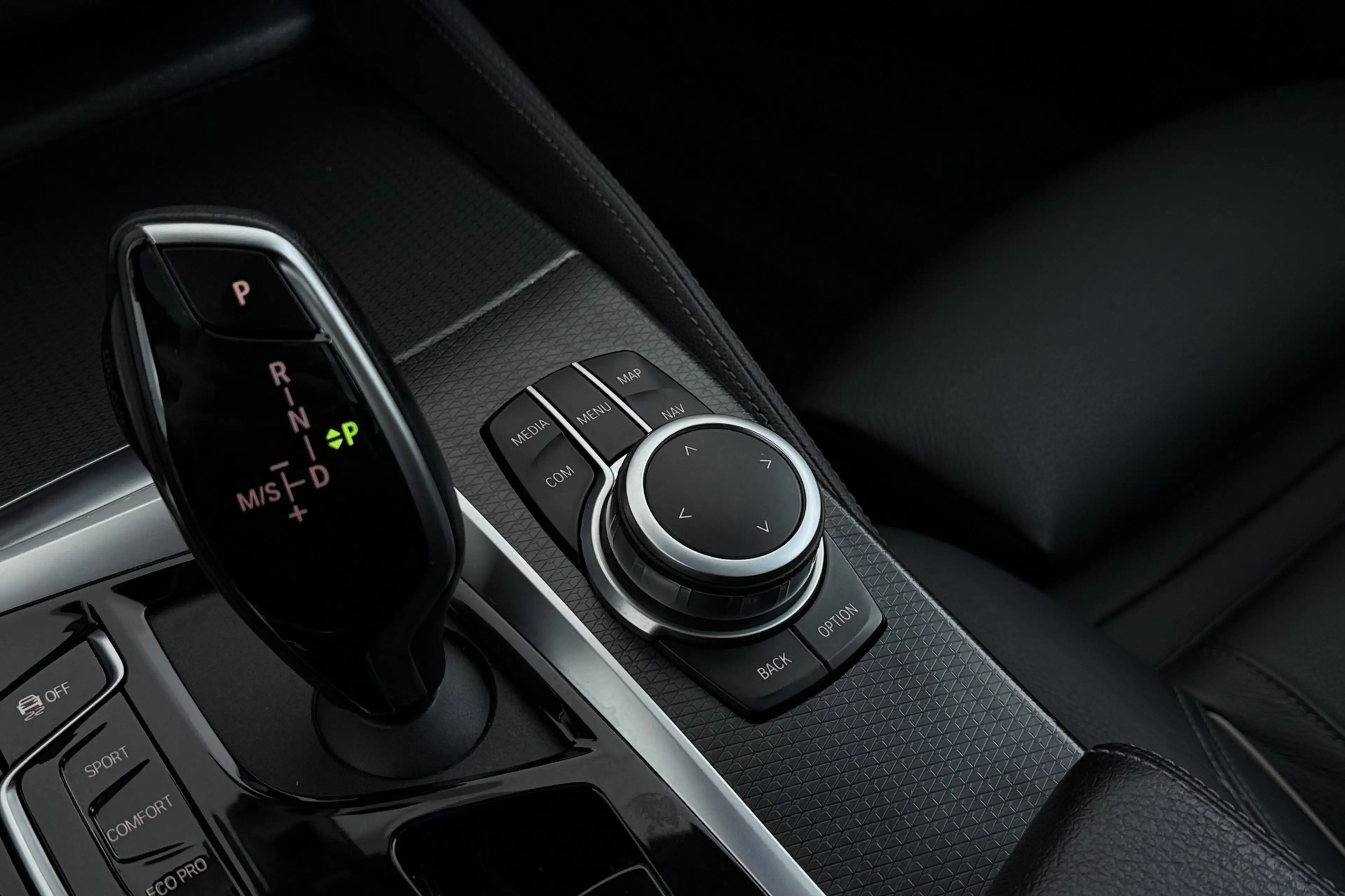 BMW 520 5-serie Touring 520i High Executive M-Sport | Pano — photo 35