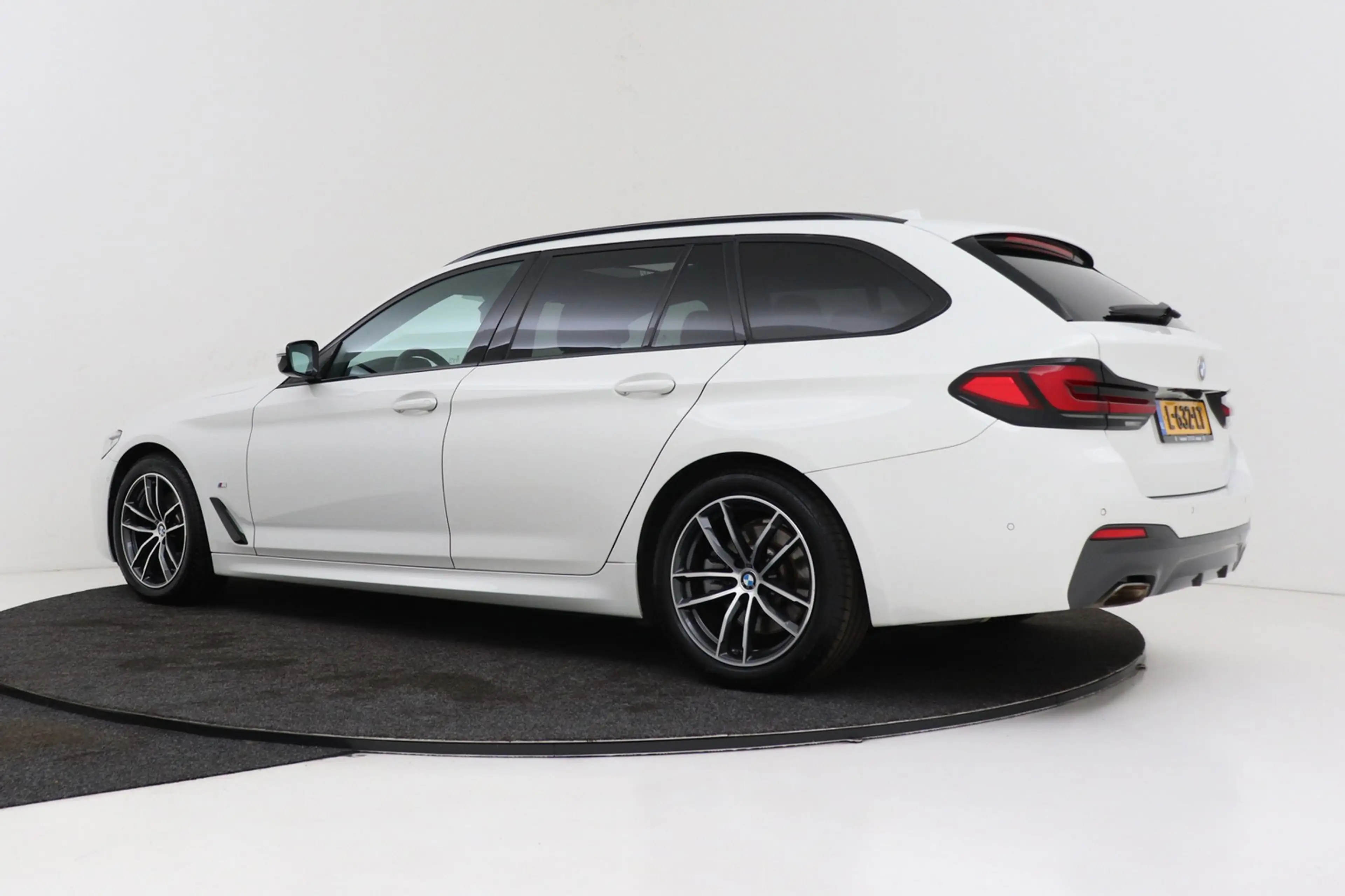 BMW 520 5-serie Touring 520i High Executive M-Sport | Pano — photo 7