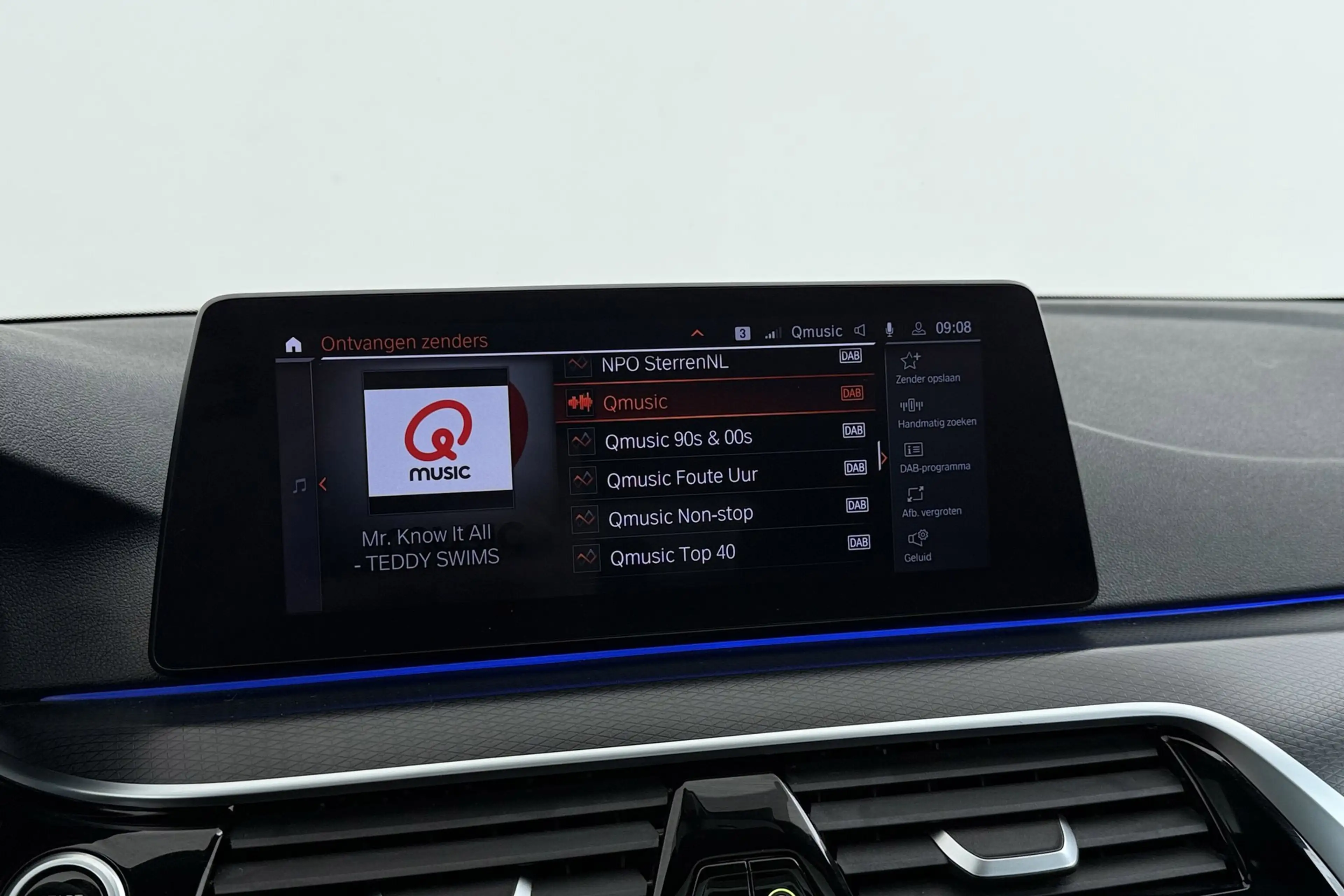 BMW 520 5-serie Touring 520i High Executive M-Sport | Pano — photo 28