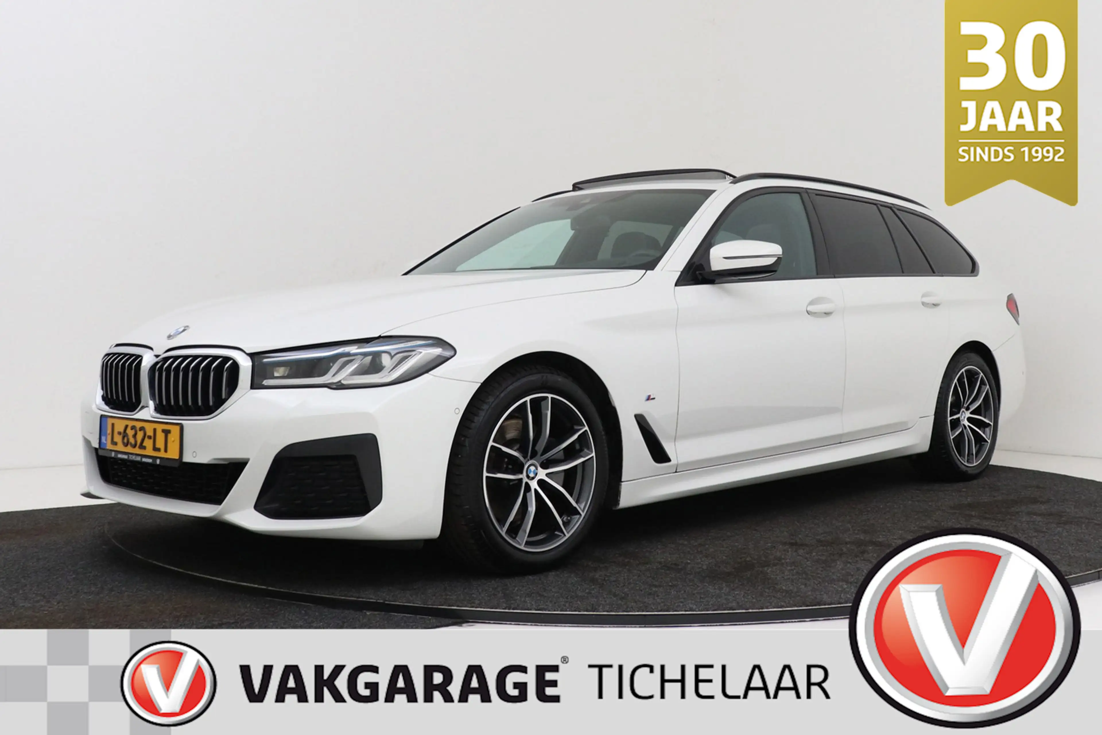 BMW 520 5-serie Touring 520i High Executive M-Sport | Pano