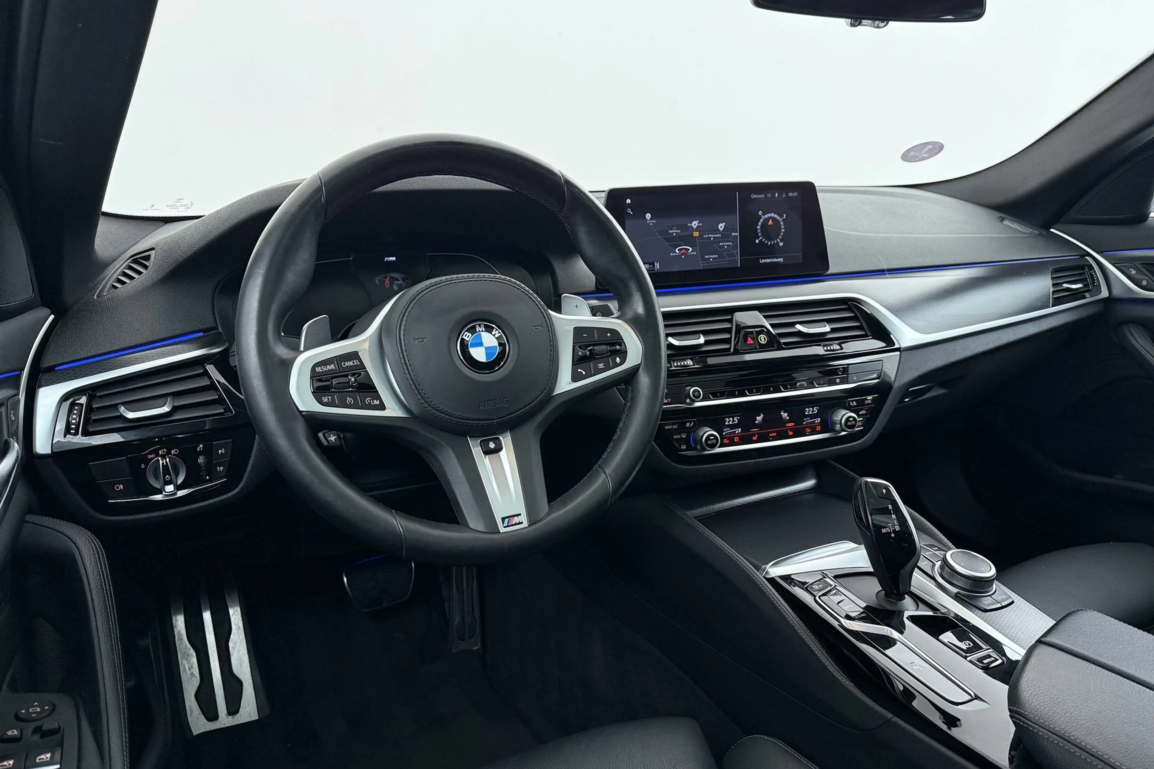 BMW 520 5-serie Touring 520i High Executive M-Sport | Pano — photo 18