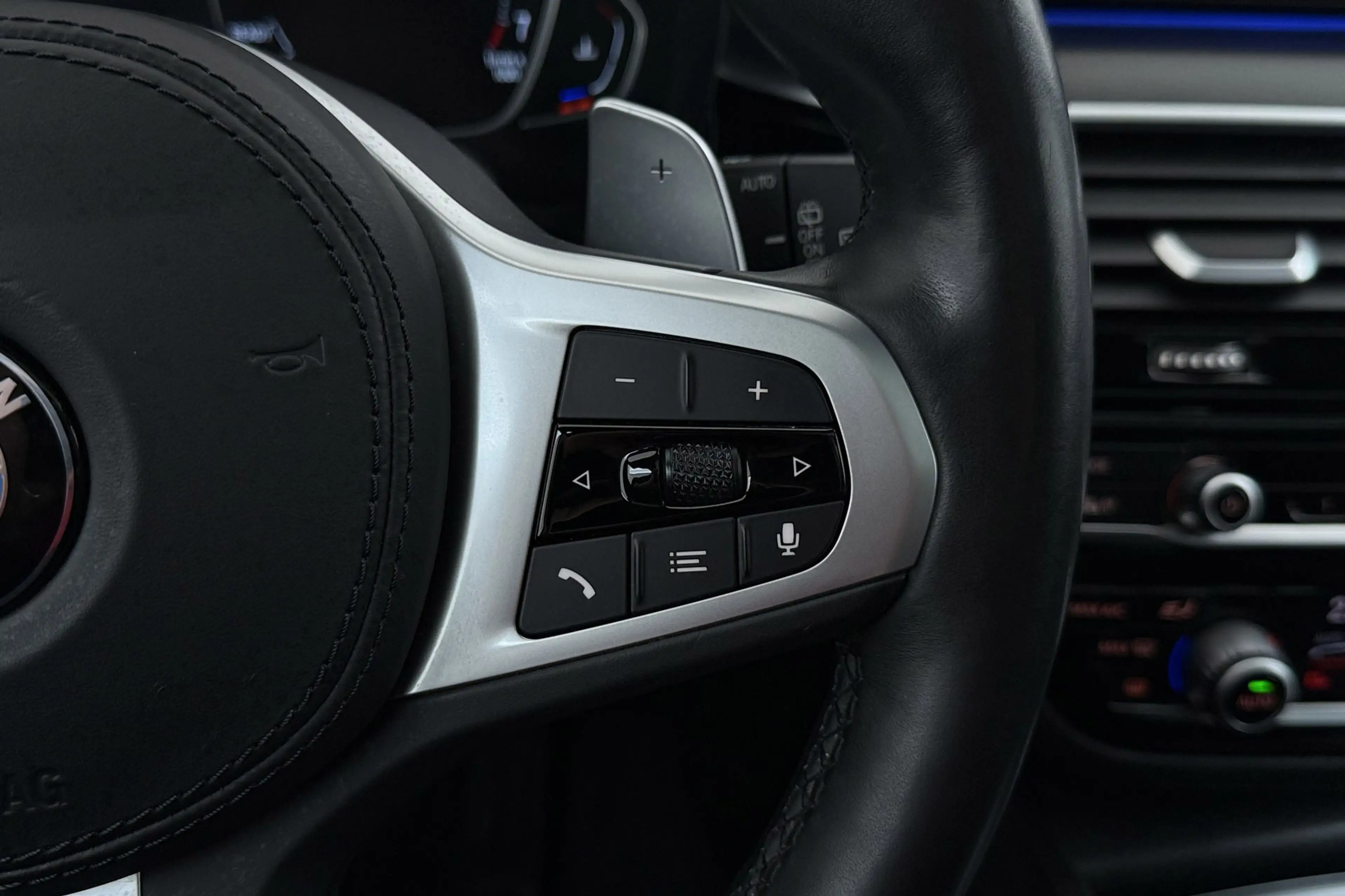 BMW 520 5-serie Touring 520i High Executive M-Sport | Pano — photo 40