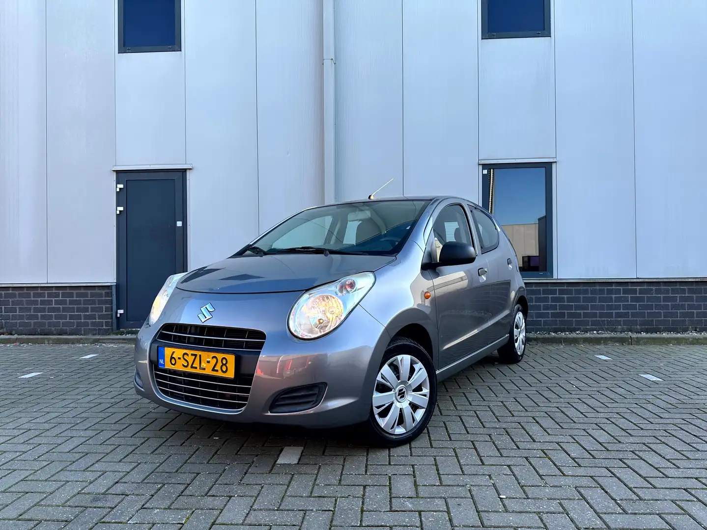 Suzuki Alto Alto 1.0 Comfort EASSS AIRCO 5drs Stříbrná - 1