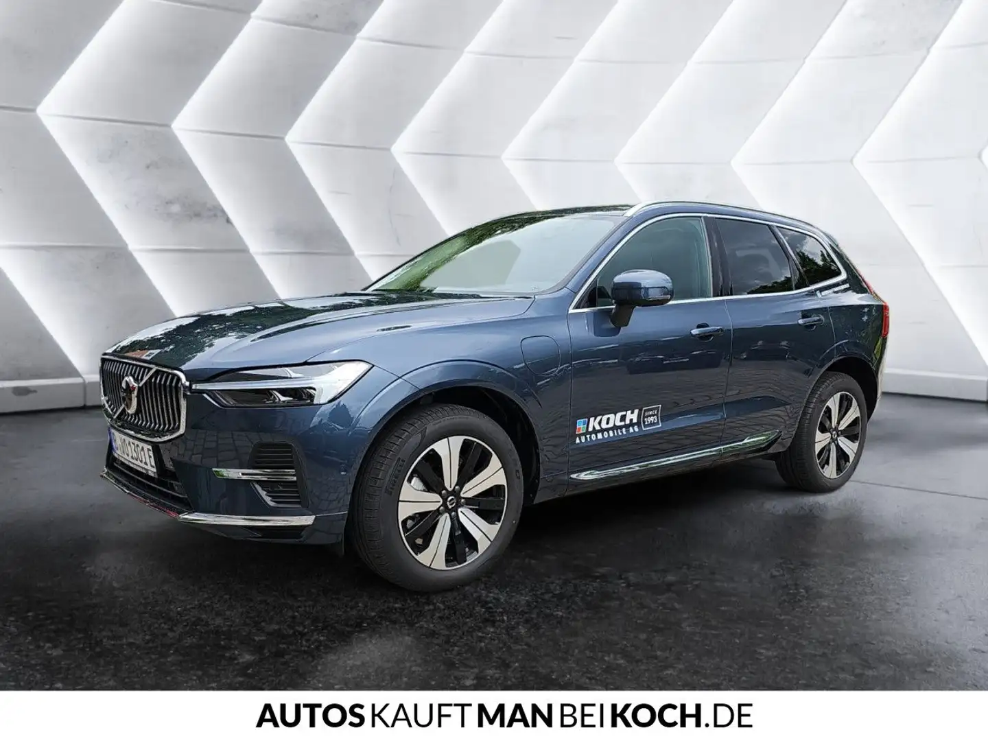 Volvo XC60 T8 AWD Plug-in Hybrid Plus Bright Blau - 2