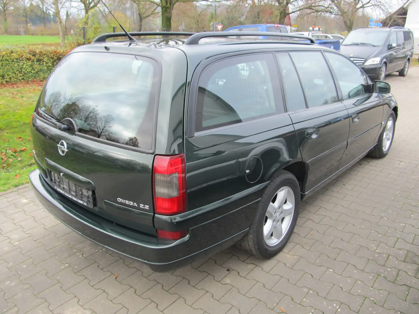 Opel Omega Omega Caravan 2.2 16 V  2.Hd top Grün - 2