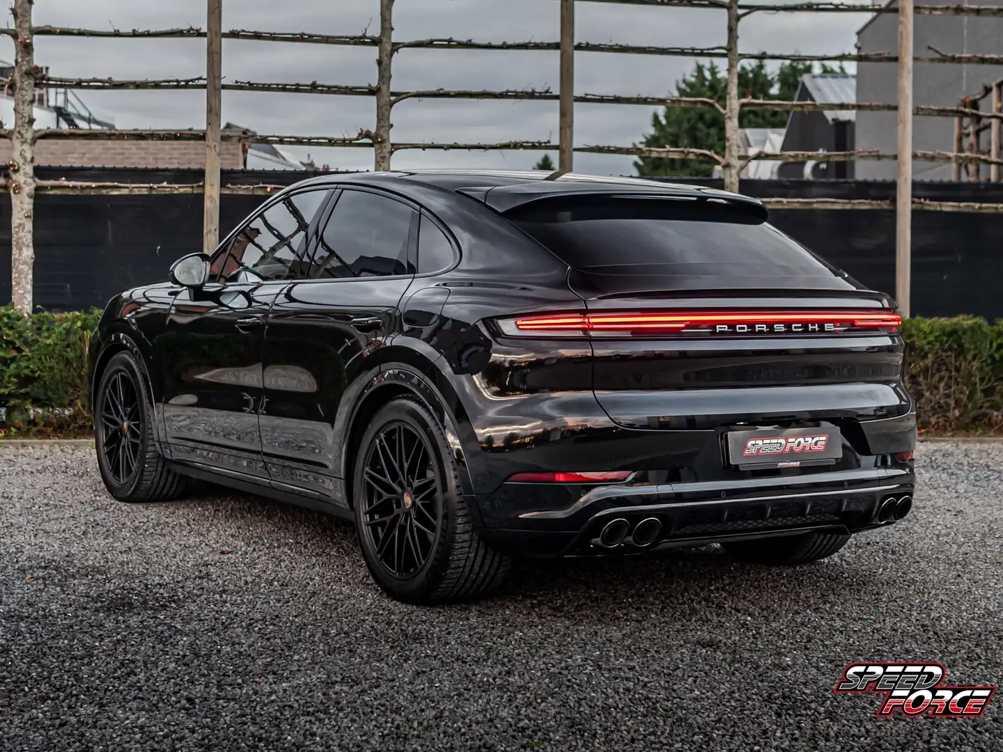 Porsche Cayenne E-Hybrid Coupé | 21"| Bijrijdersdisplay | BOSE Negru - 2