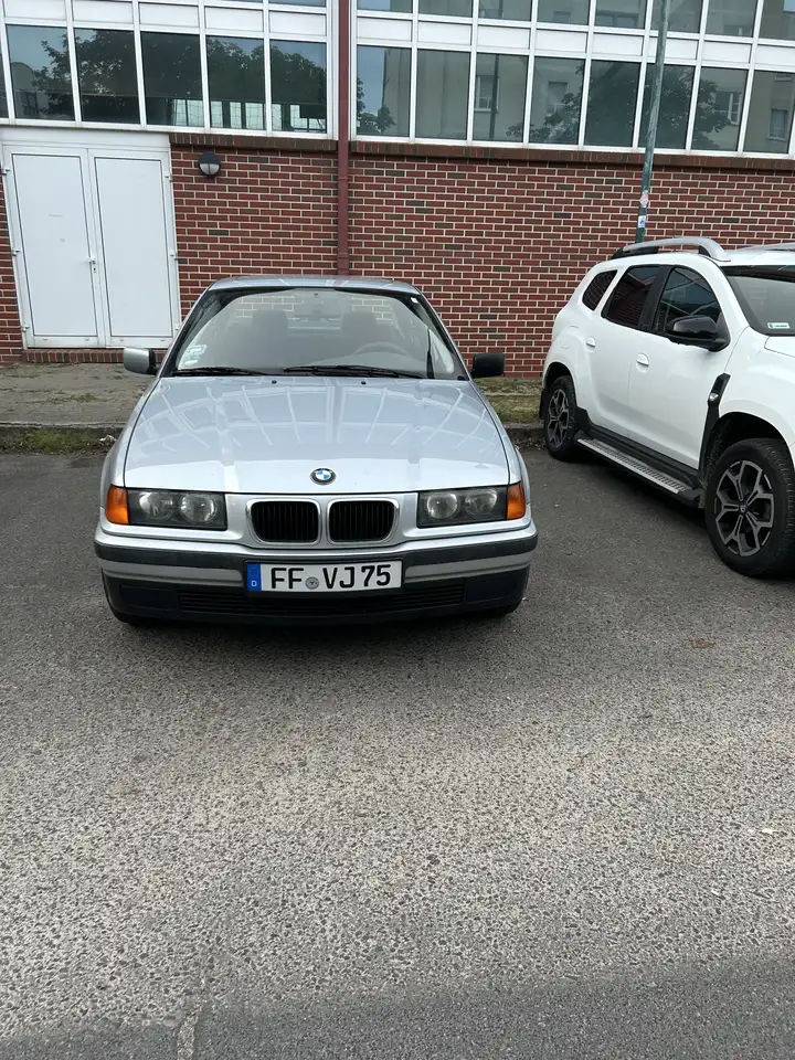 BMW 318i touring, foto 1