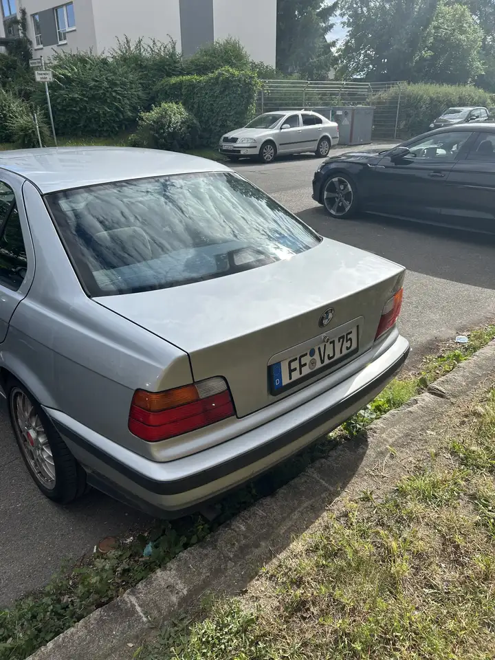 BMW 318i touring, foto 3
