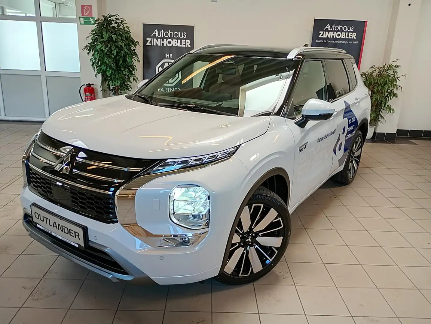 Mitsubishi Outlander 2,4 PHEV S-AWC Diamond Weiß - 1