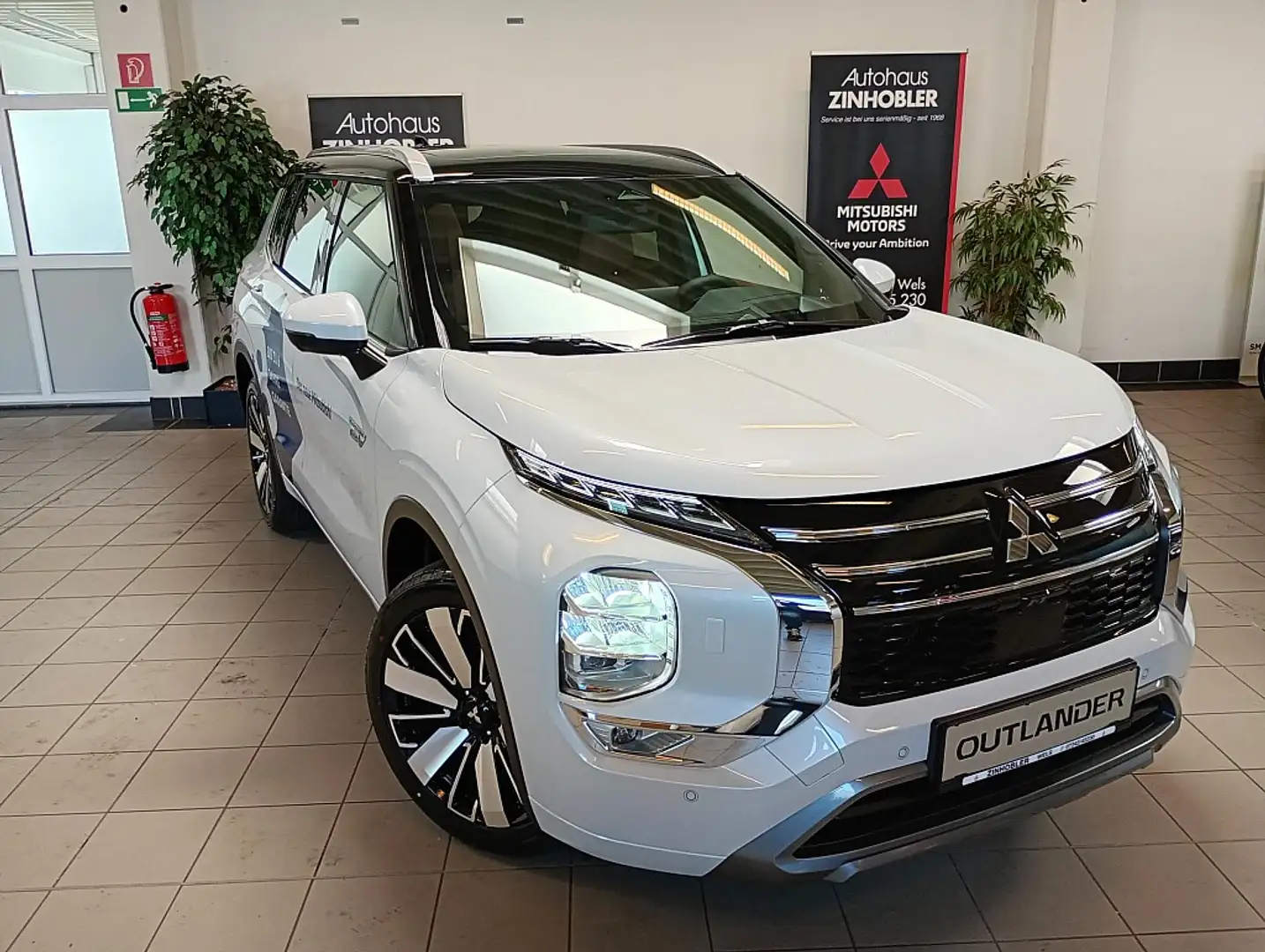 Mitsubishi Outlander 2,4 PHEV S-AWC Diamond Weiß - 2