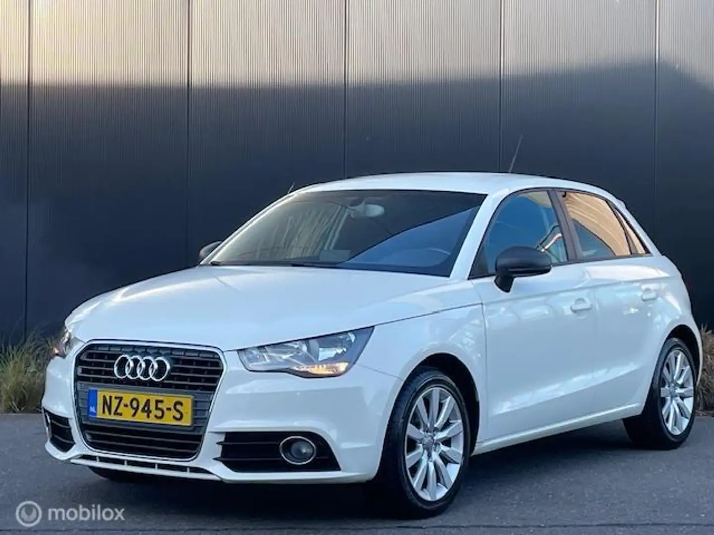 Audi A1 Sportback 1.2 TFSI Attraction Blanc - 2