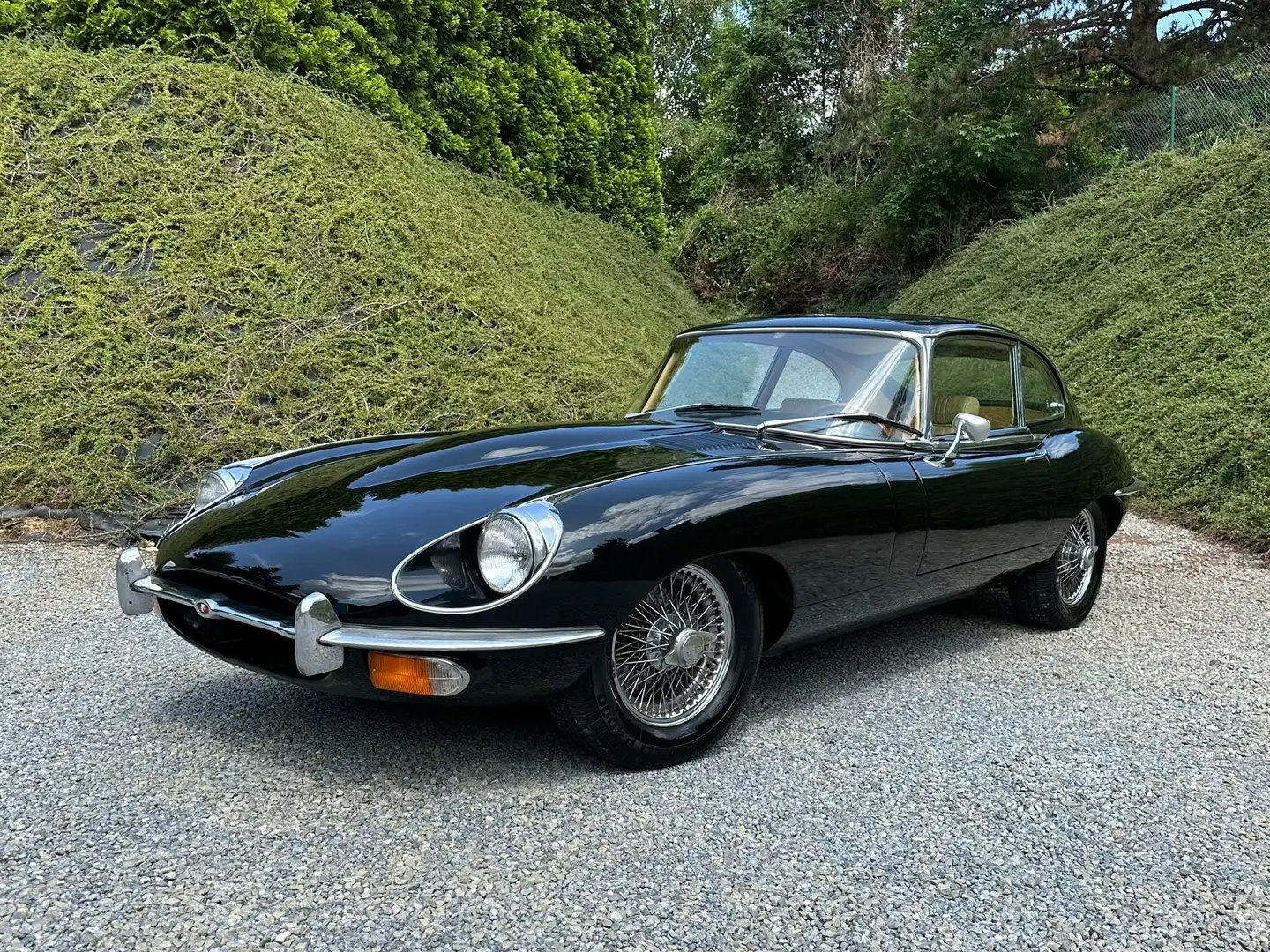 Jaguar E-Type 4.2 Coupé 2+2 Série 2 /90% peinture neuve! Noir - 1