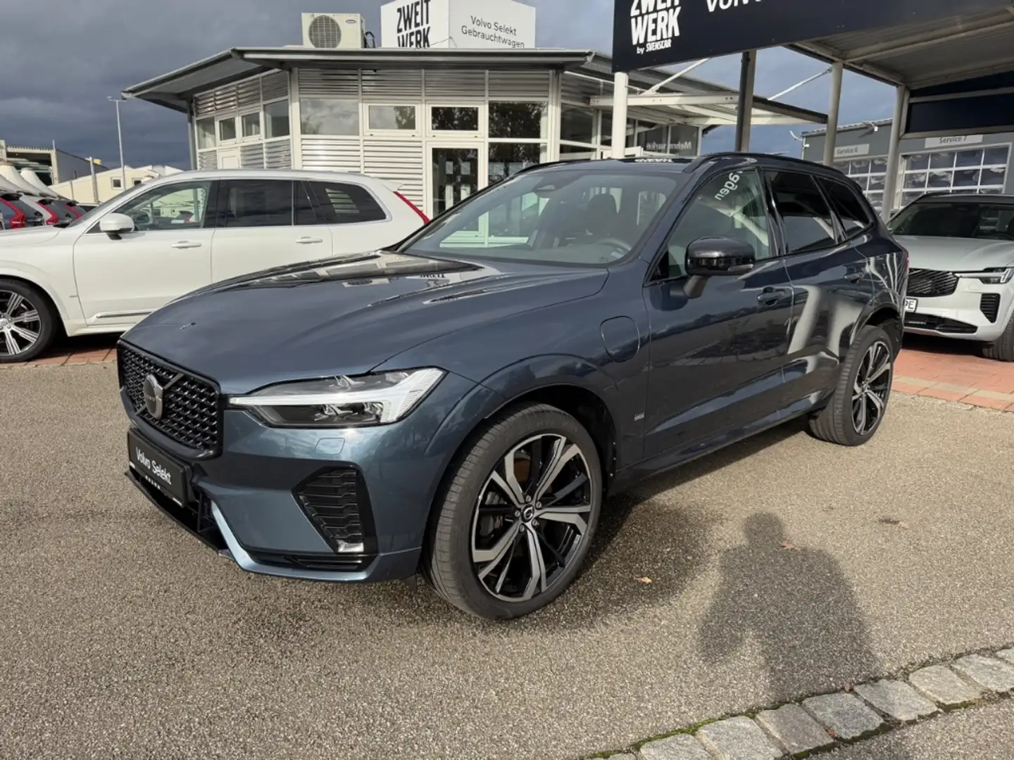 Volvo XC60 R Design Recharge Plug-In Hybrid T6 AWD AD StandHZ Blau - 2
