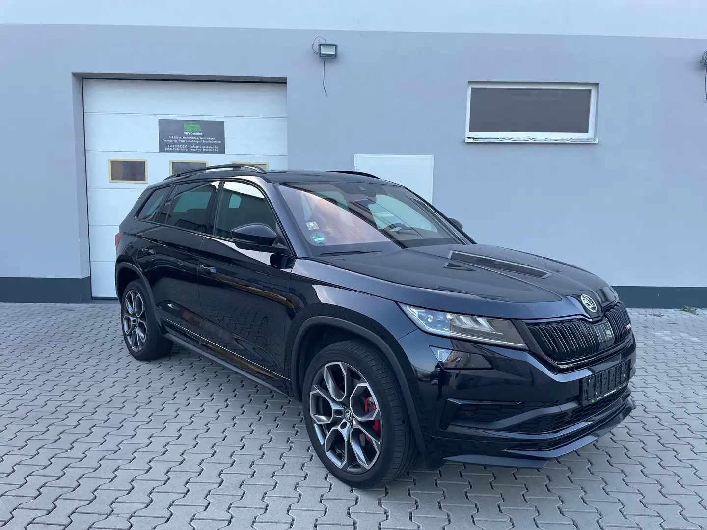 Skoda Kodiaq 2.0 4x4 DSG RS Pano AHK Standheizung LED Schwarz - 1