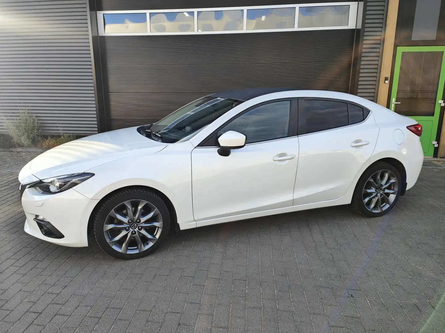 Mazda 3 2.0 Automaat•Bi-Xenon•LED•Navi•Camera•Cruise•NAP - 2