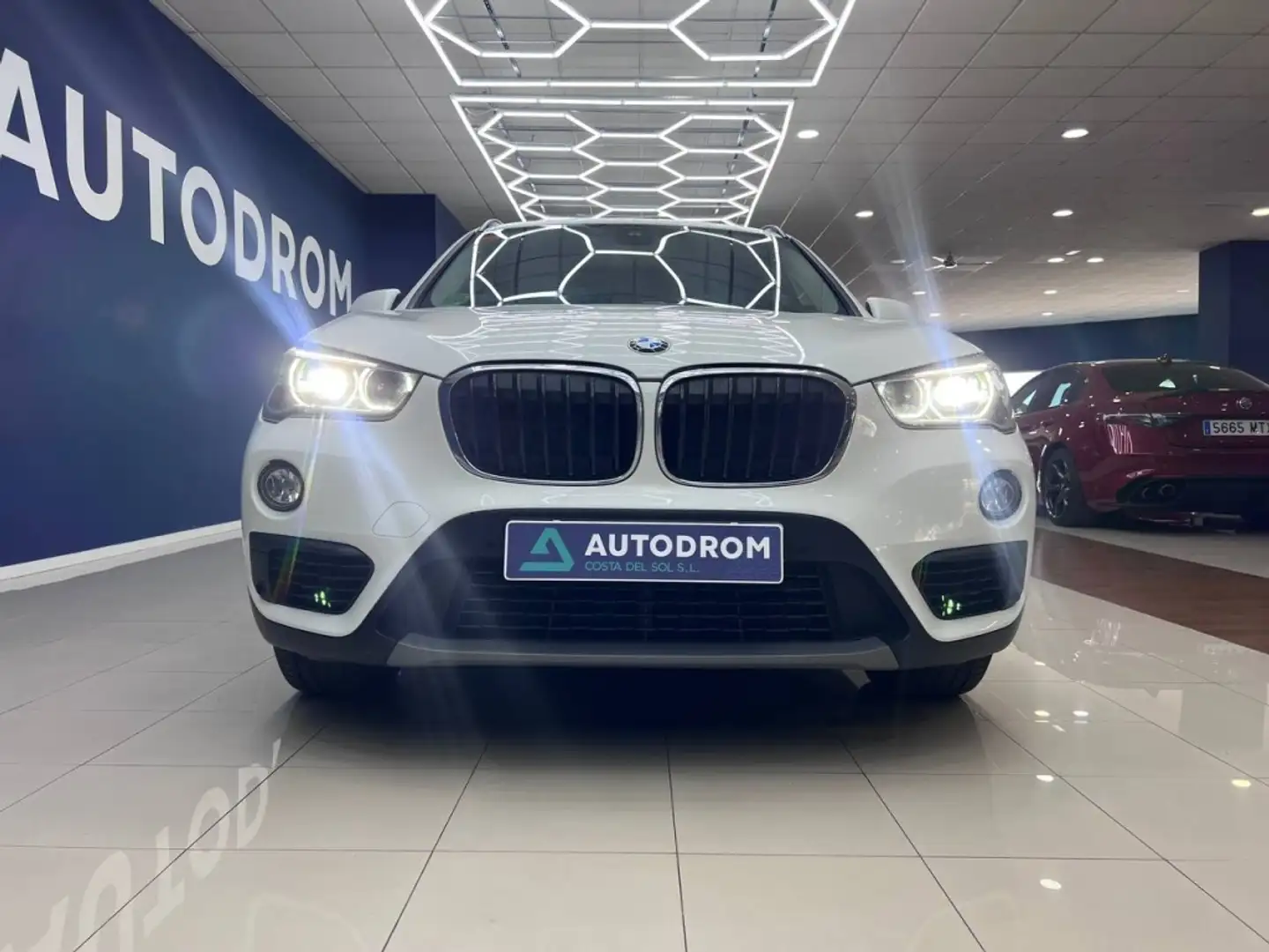 BMW X1 sDrive 16d Weiß - 2