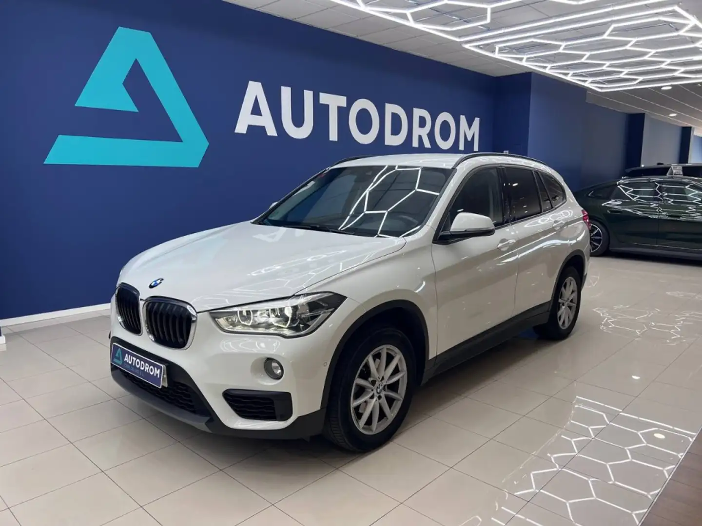 BMW X1 sDrive 16d Weiß - 1