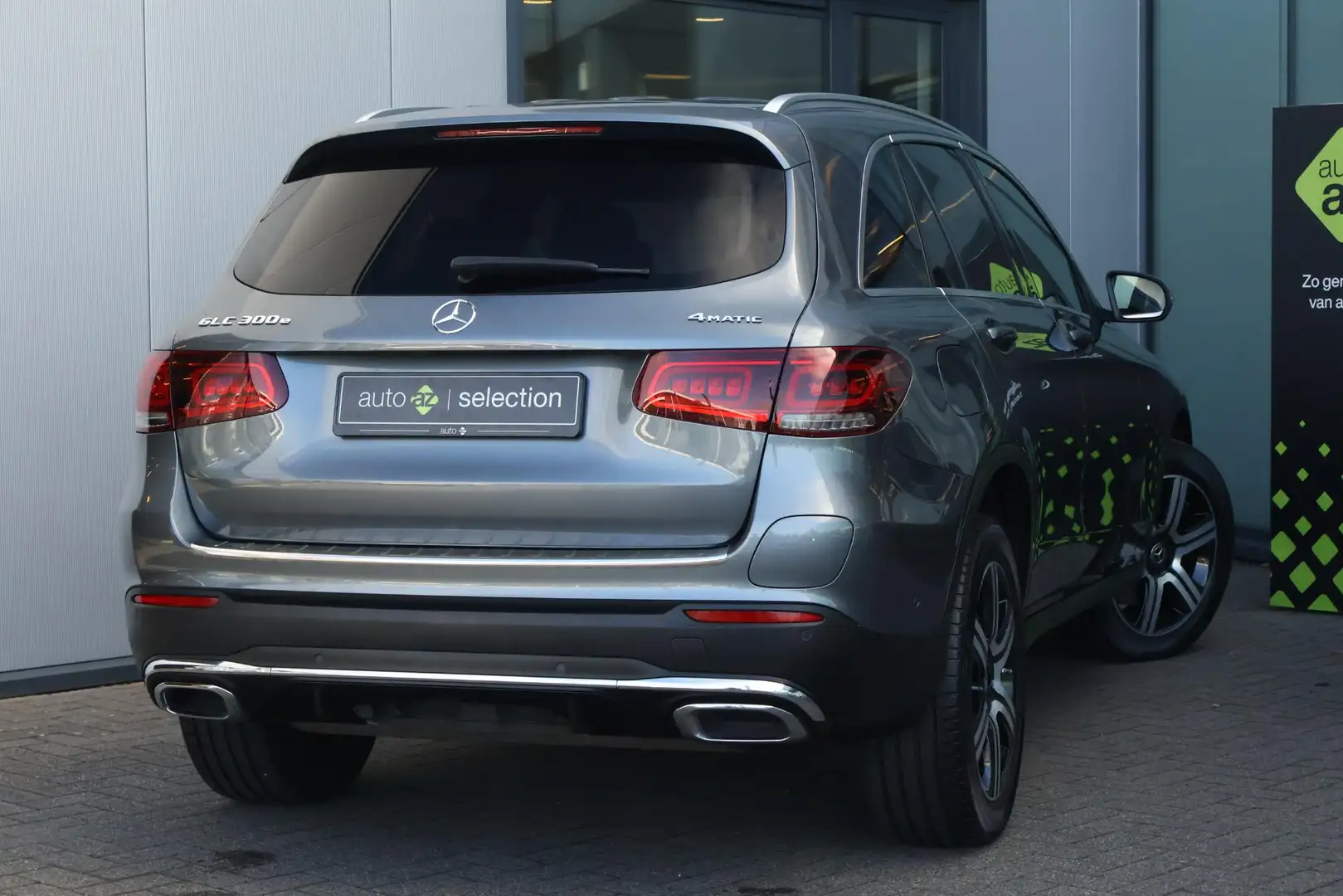 Mercedes-Benz GLC 300 300e 4MATIC Business Solution / Trekhaak Grijs - 2