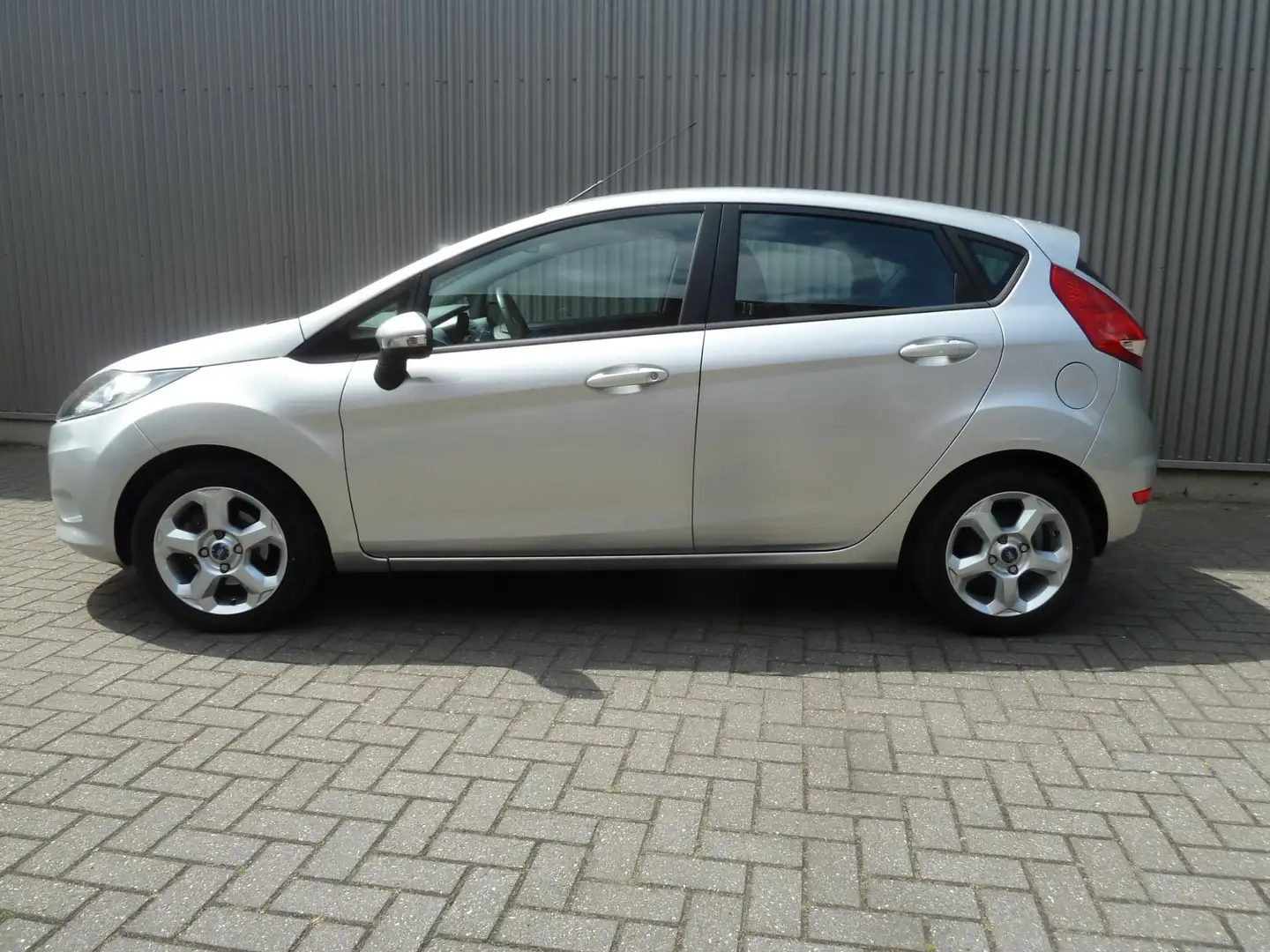 Ford Fiesta 1.25 Limited Airco|Aux|Elektrische ramen Grijs - 2