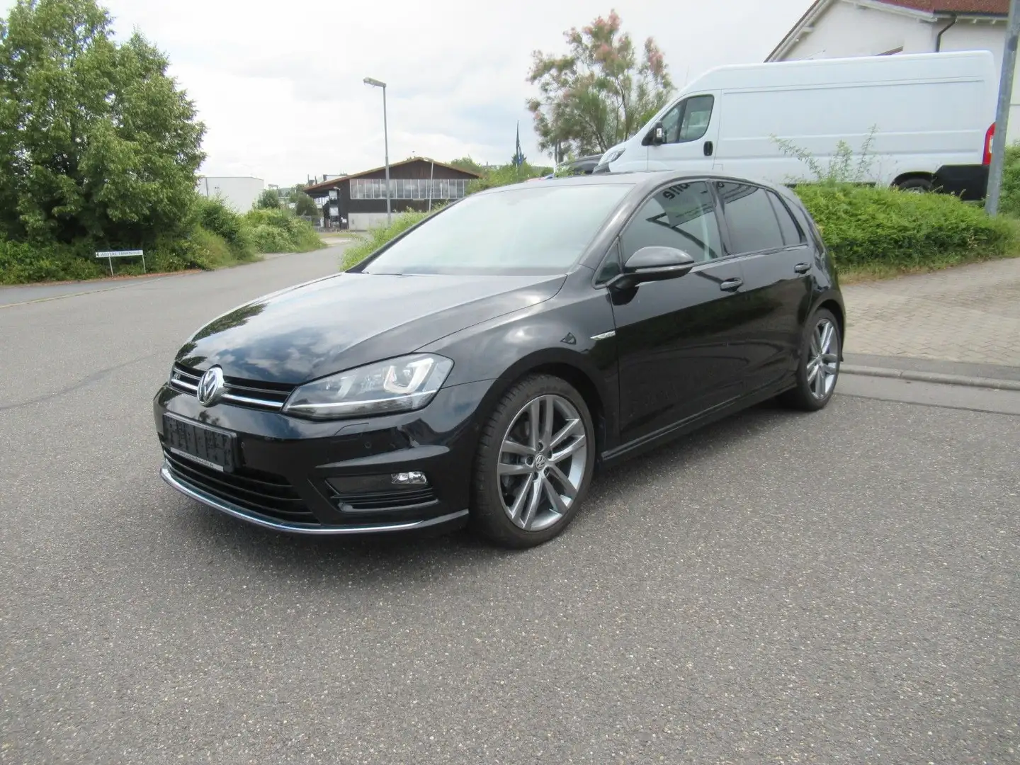 Volkswagen Golf VII Lim. Cup R-Line Automatik Nero - 1