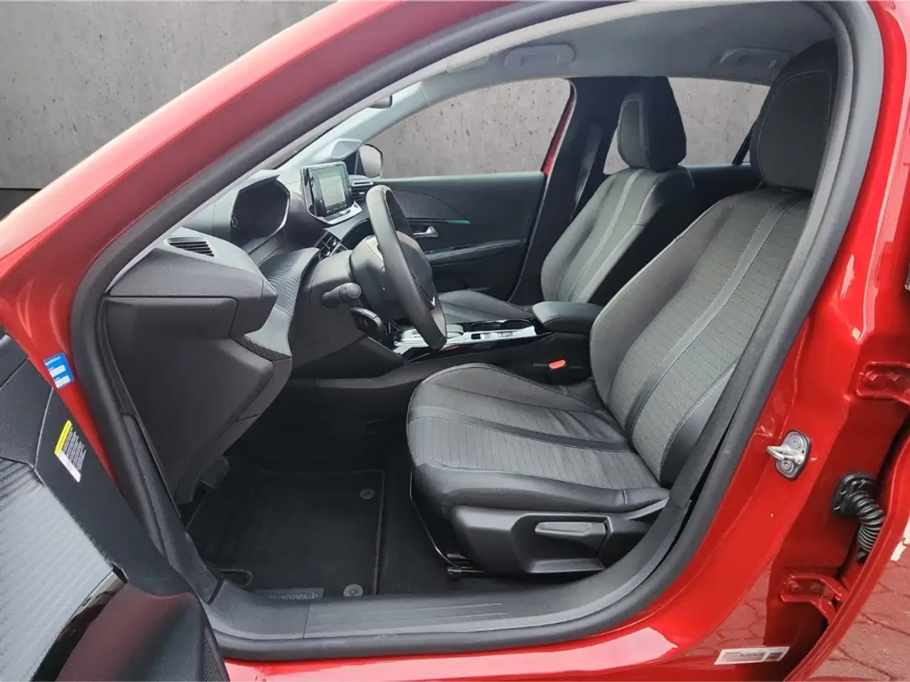 Peugeot 208 e- Allure 136 Navi Digitales Cockpit LED Apple Car 9