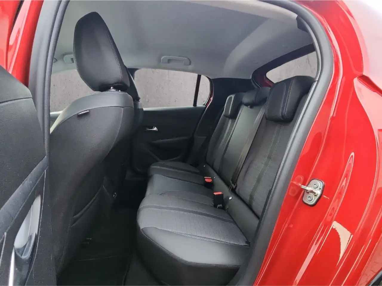 Peugeot 208 e- Allure 136 Navi Digitales Cockpit LED Apple Car 8