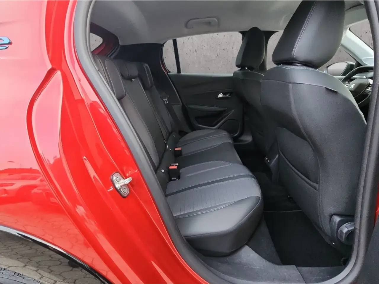 Peugeot 208 e- Allure 136 Navi Digitales Cockpit LED Apple Car 14
