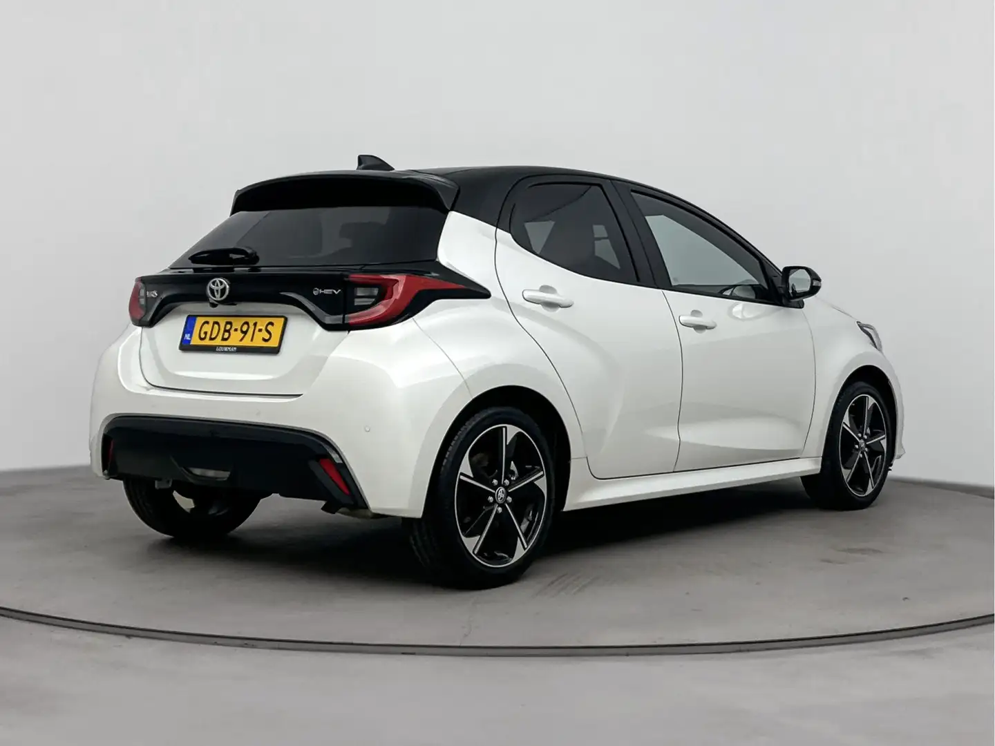 Toyota Yaris 1.5 Hybrid 130 Launch Edition | Keyless entry | 18 Wit - 2