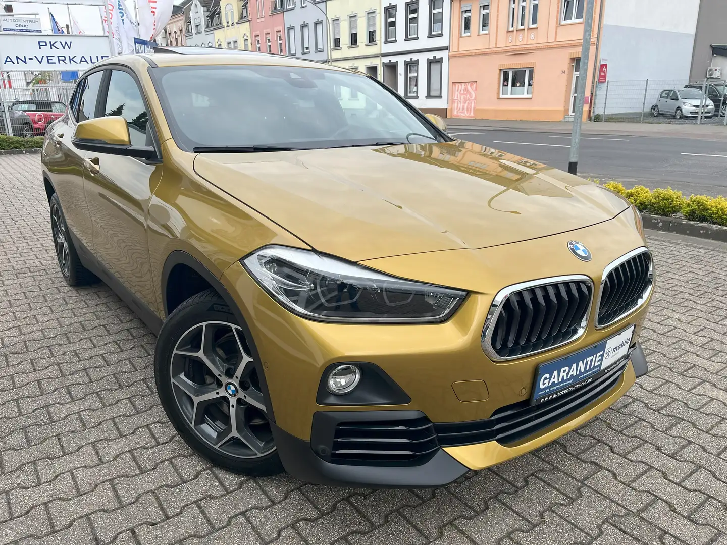 BMW X2 sDrive20i Advantage *Pano*HUD*LED*Navi* Zlatna - 2