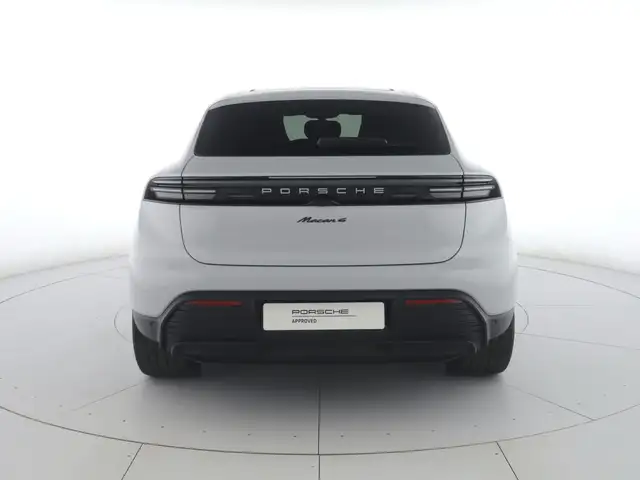 Porsche Macan view 4