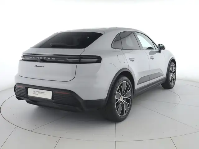 Porsche Macan view 2