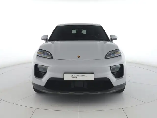Porsche Macan view 3