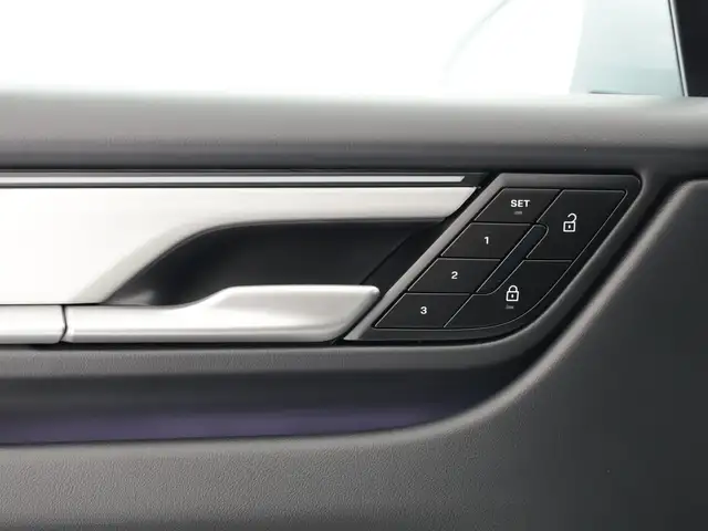 Porsche Macan view 15