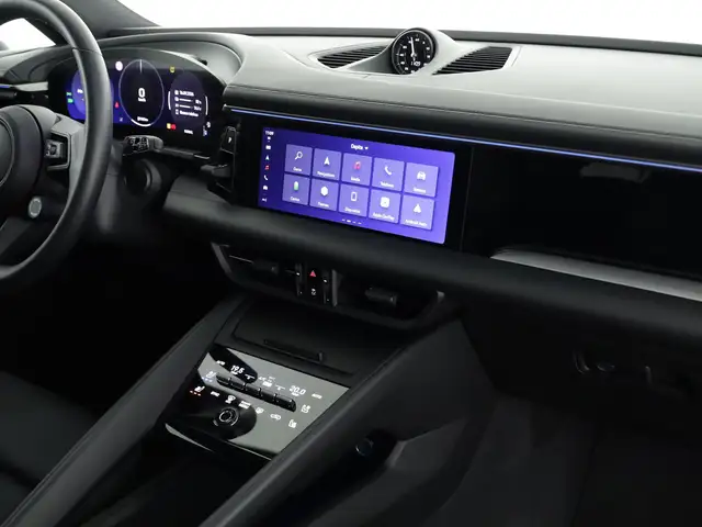 Porsche Macan view 8