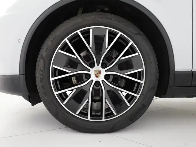 Porsche Macan view 6