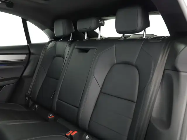 Porsche Macan view 13