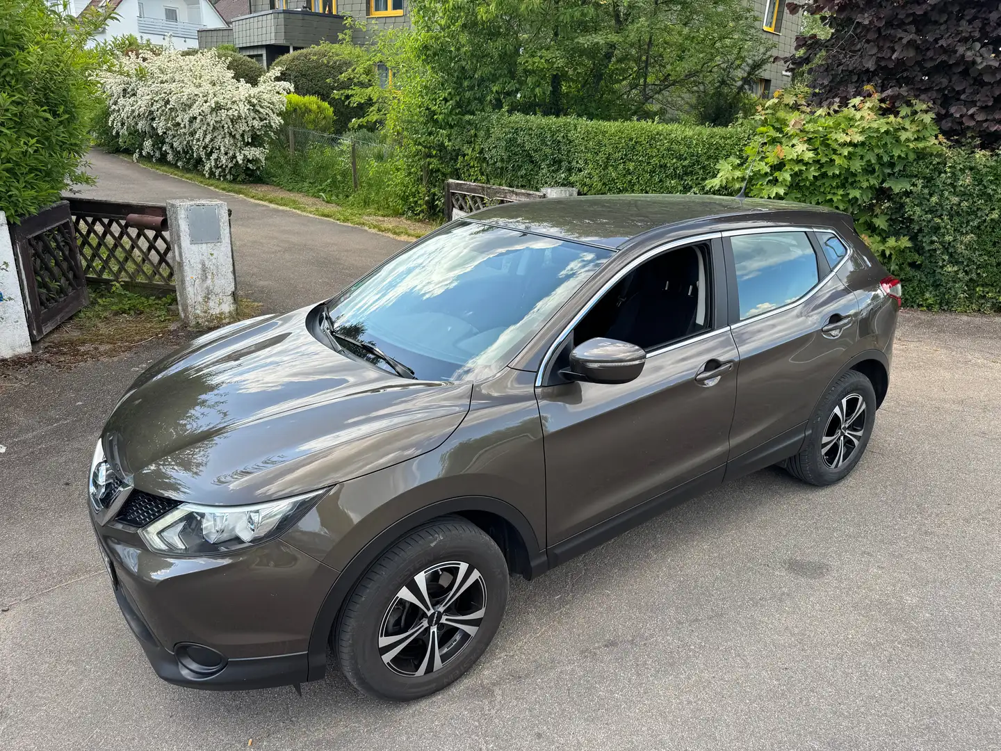 Nissan Qashqai Visia Braun - 1