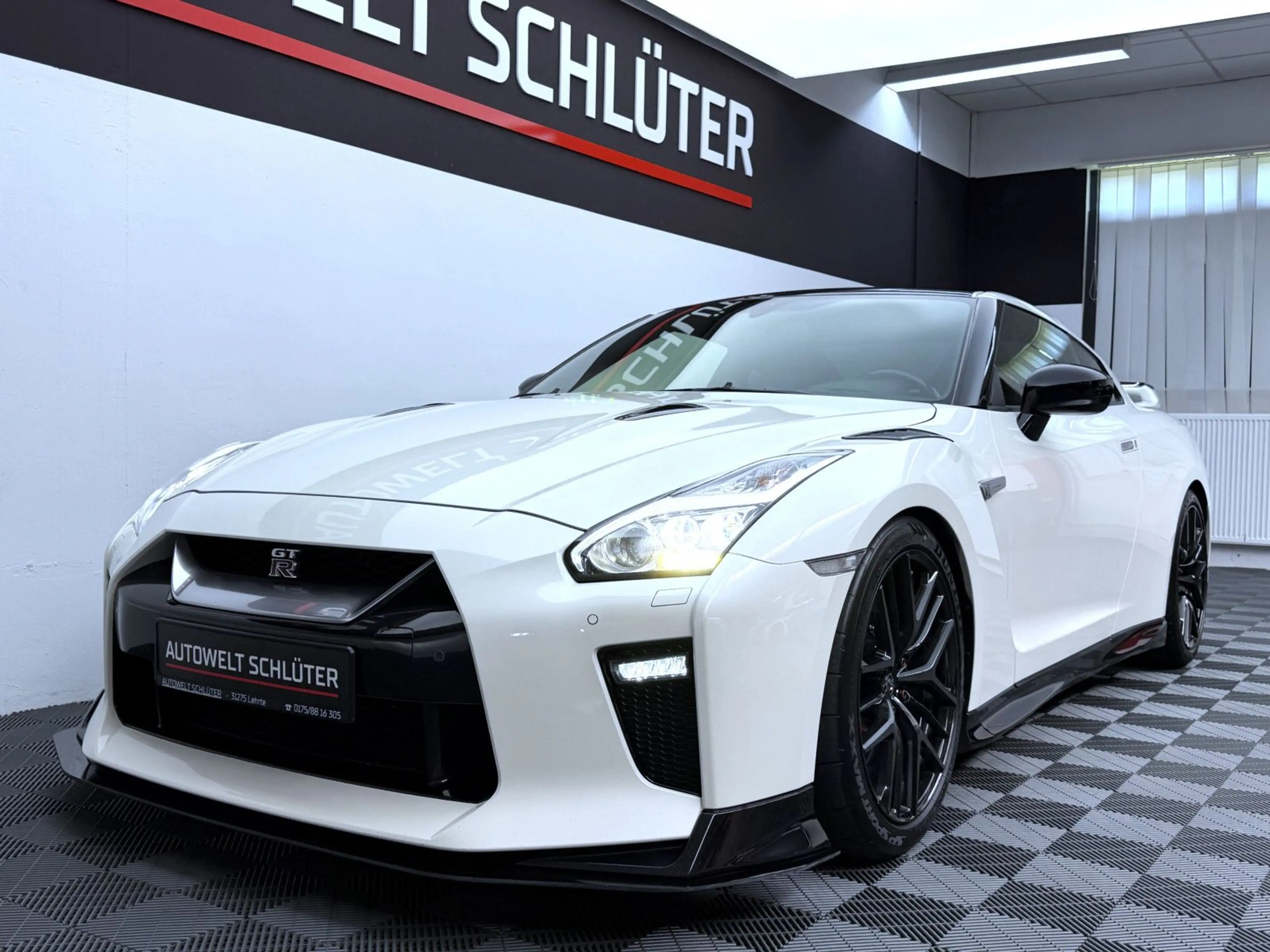 Nissan GT-R Black Edition — photo 2