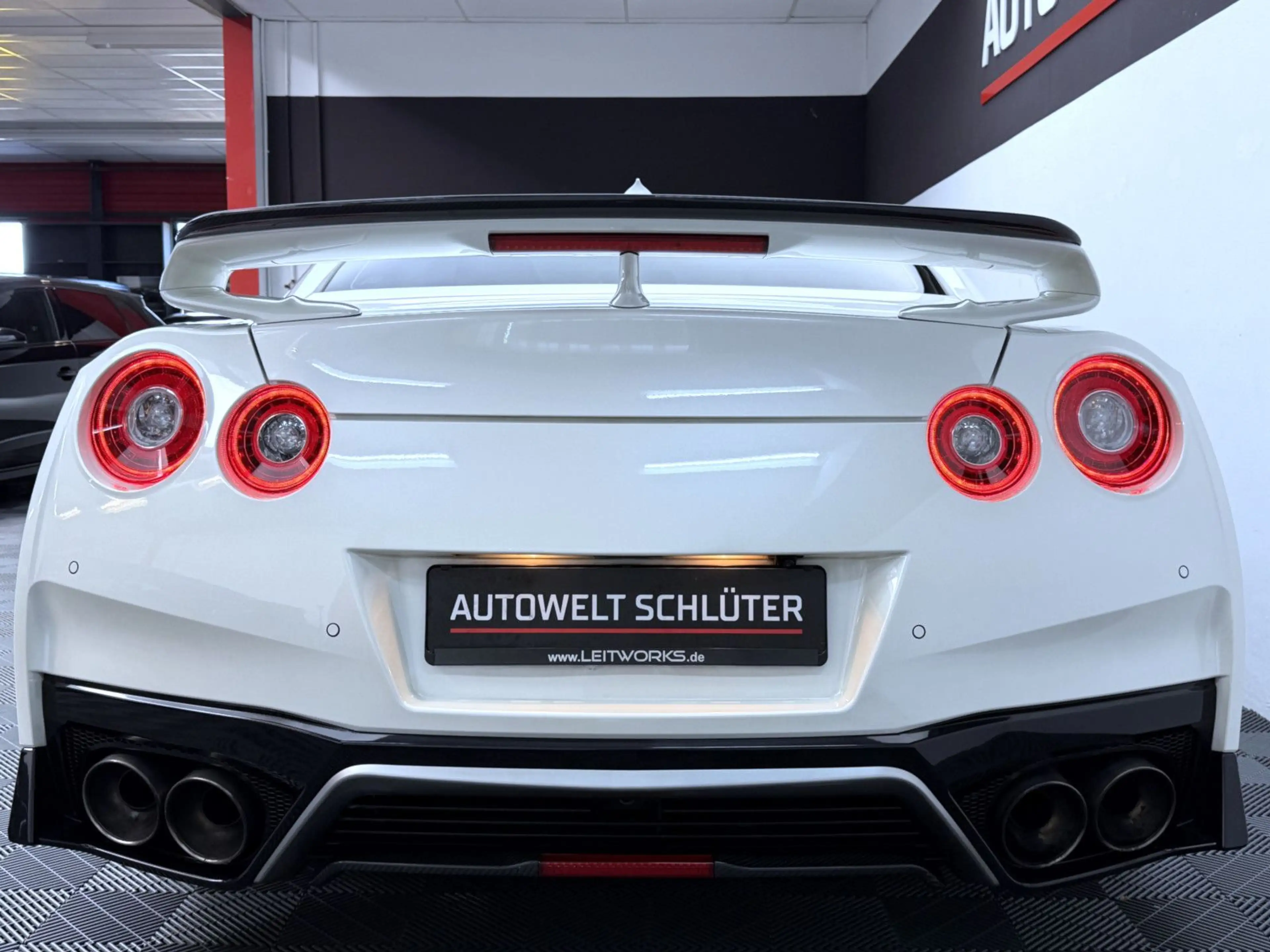 Nissan GT-R Black Edition — photo 5