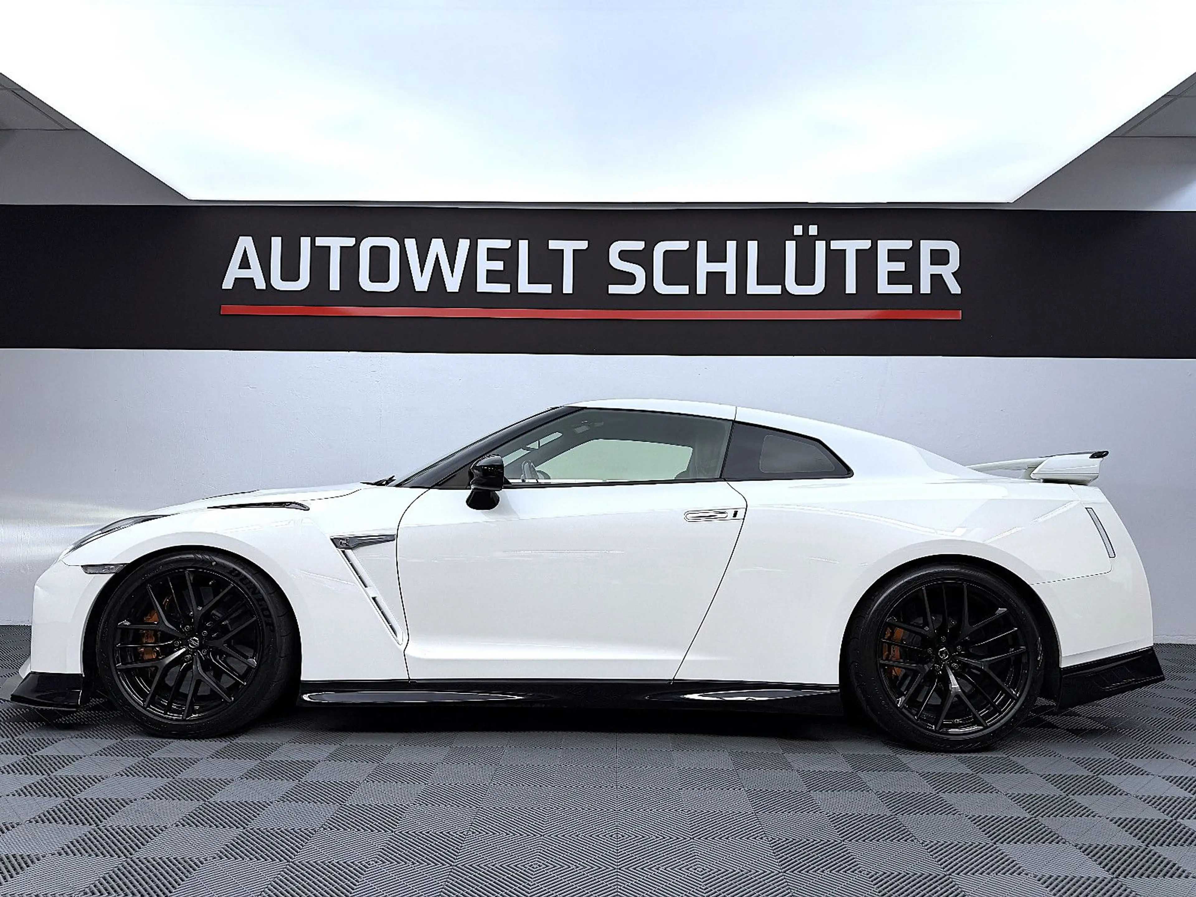 Nissan GT-R Black Edition — photo 3