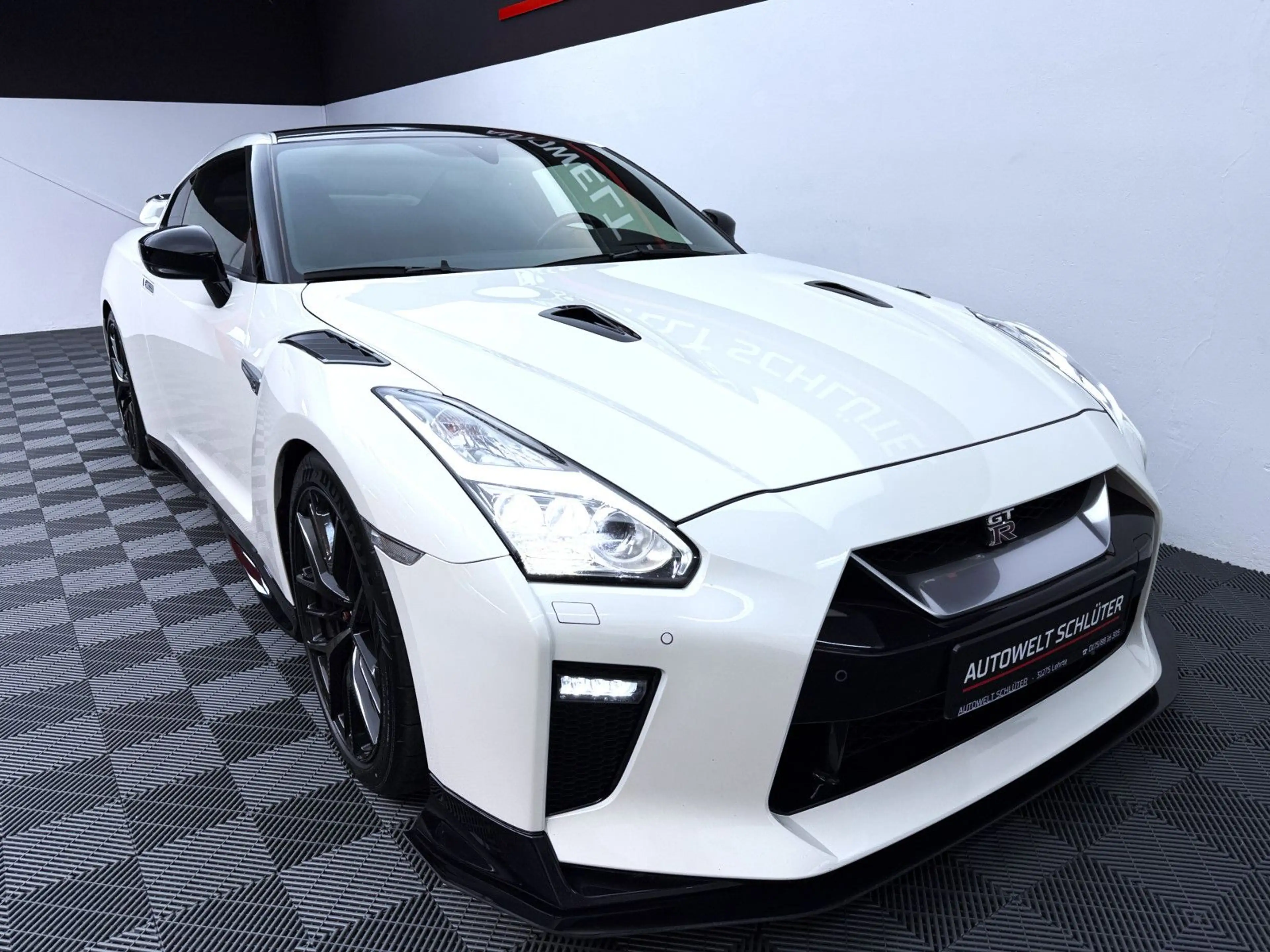 Nissan GT-R Black Edition — photo 9
