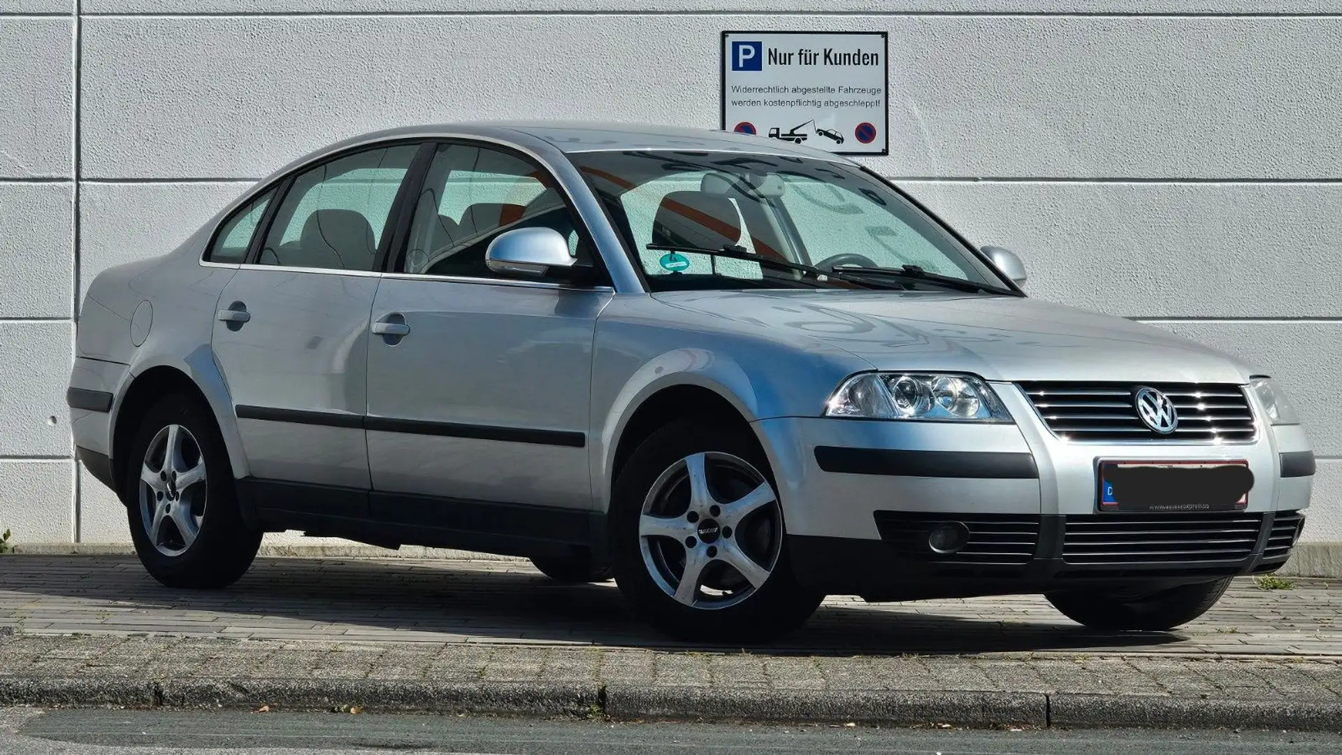Volkswagen Passat Lim. Basis 131PS Klima Shzg EFH Alu Silver - 1